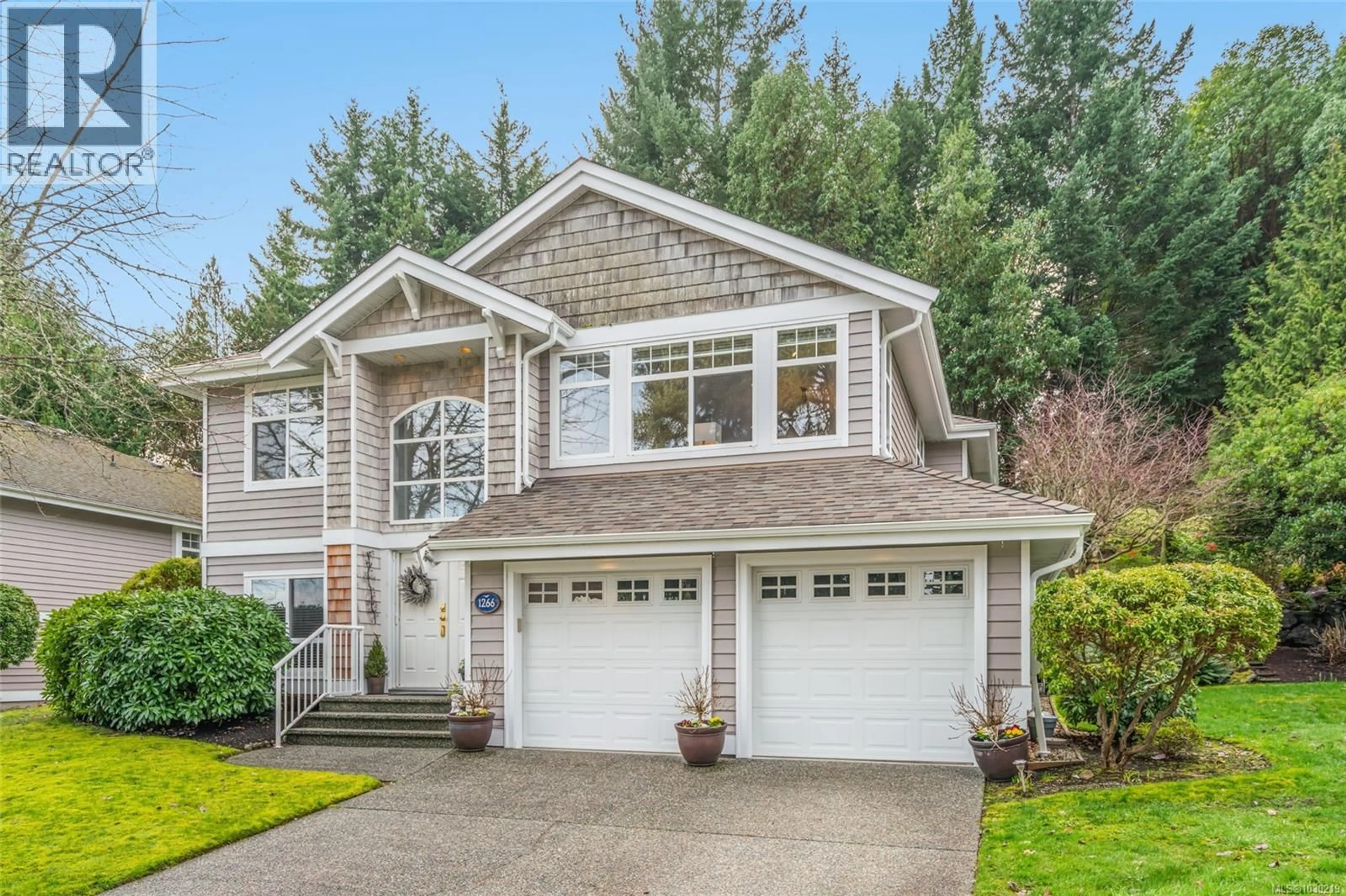 Home with vinyl exterior material, street for 1266 SATURNA DRIVE, Parksville British Columbia V9P2X6