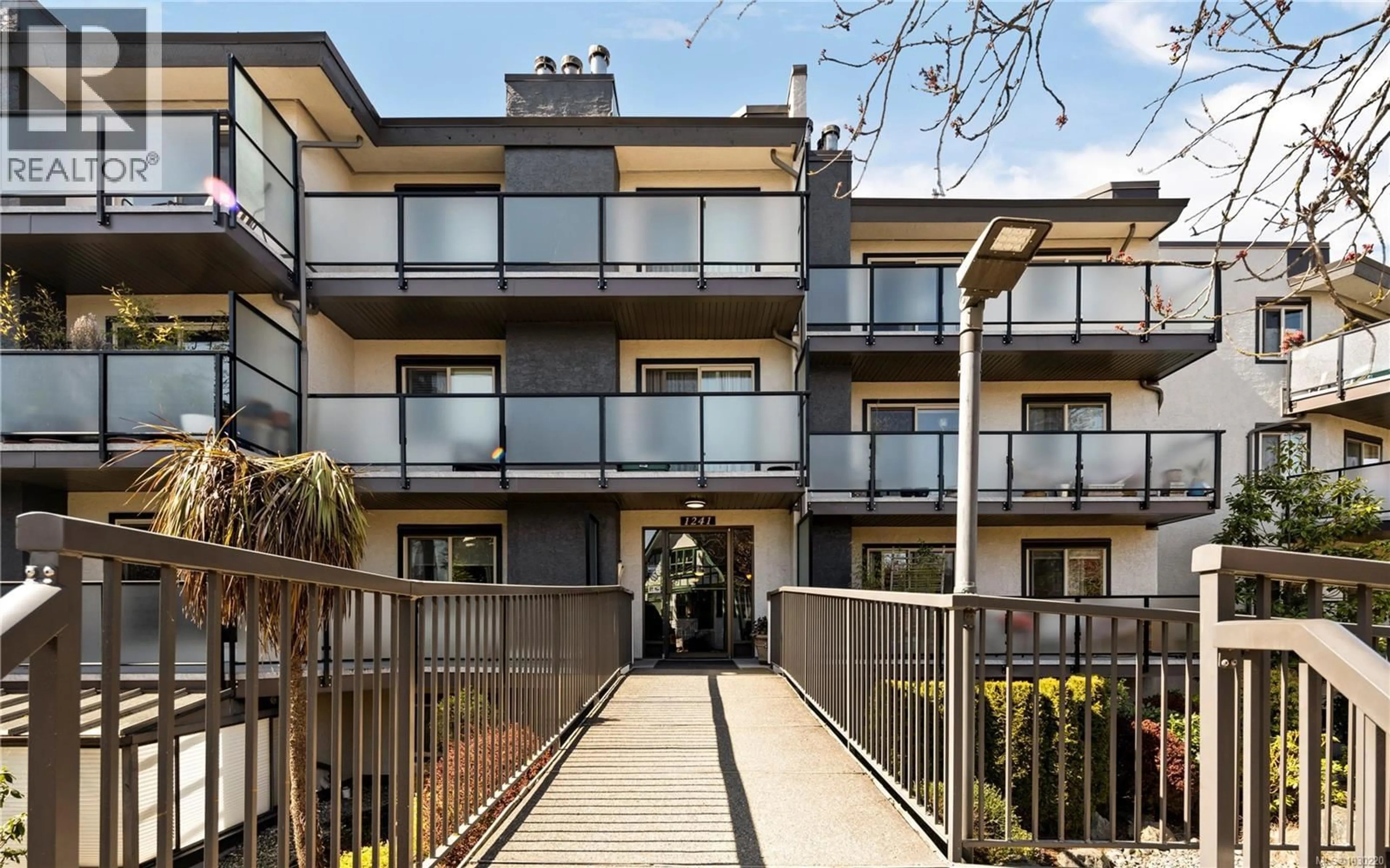 Unknown for 402 - 1241 FAIRFIELD ROAD, Victoria British Columbia V8V3B3