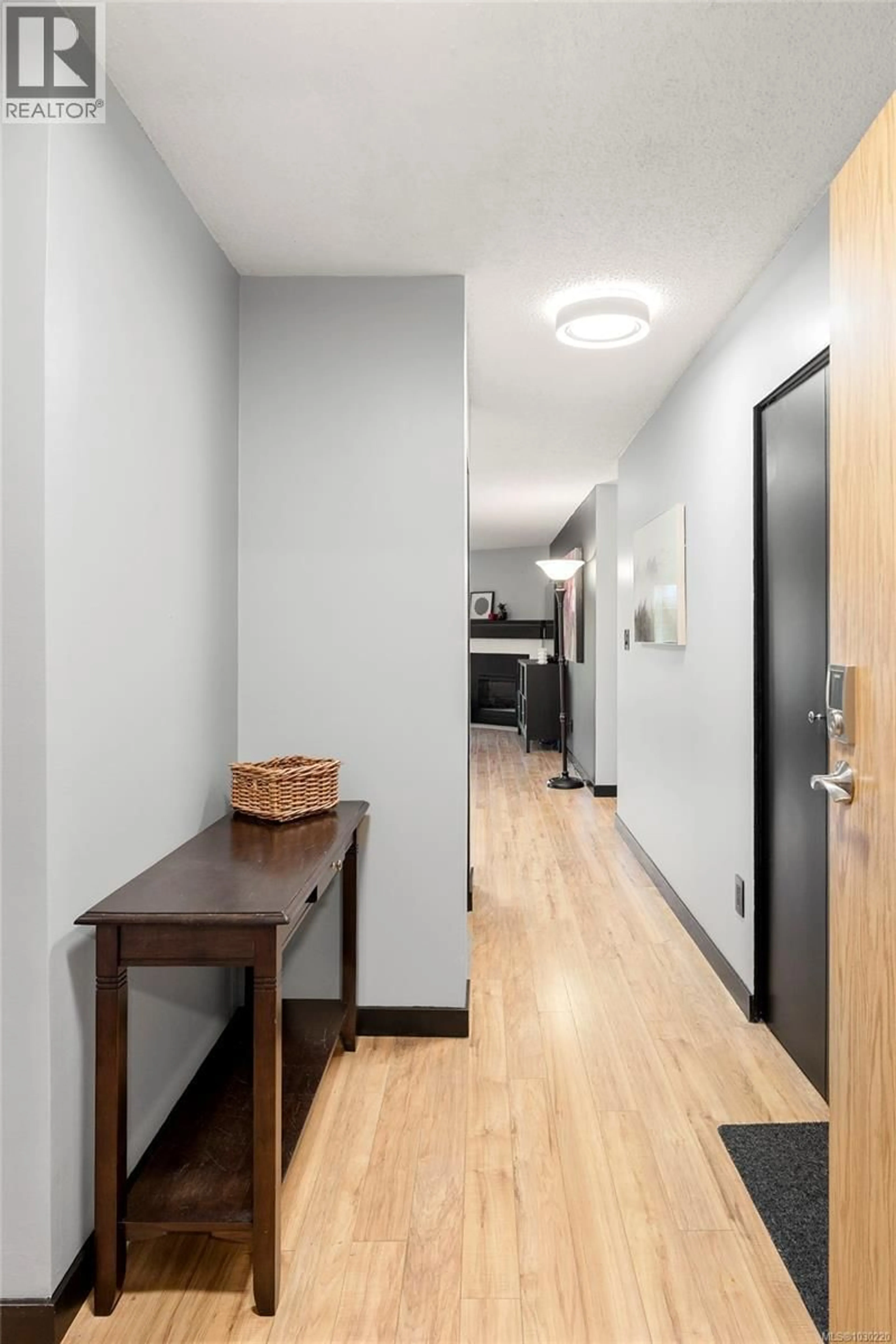 Indoor entryway for 402 - 1241 FAIRFIELD ROAD, Victoria British Columbia V8V3B3