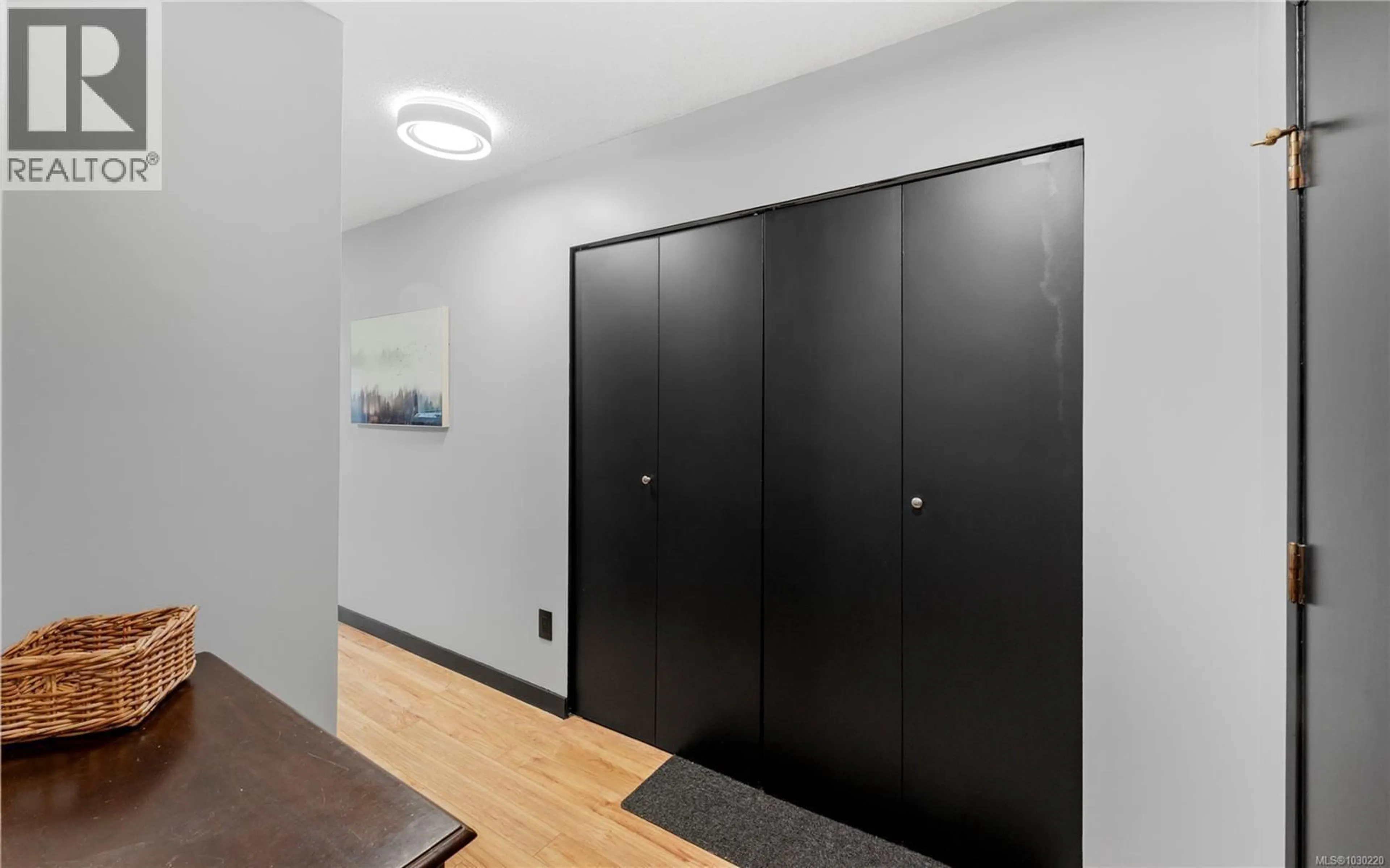 Unknown for 402 - 1241 FAIRFIELD ROAD, Victoria British Columbia V8V3B3