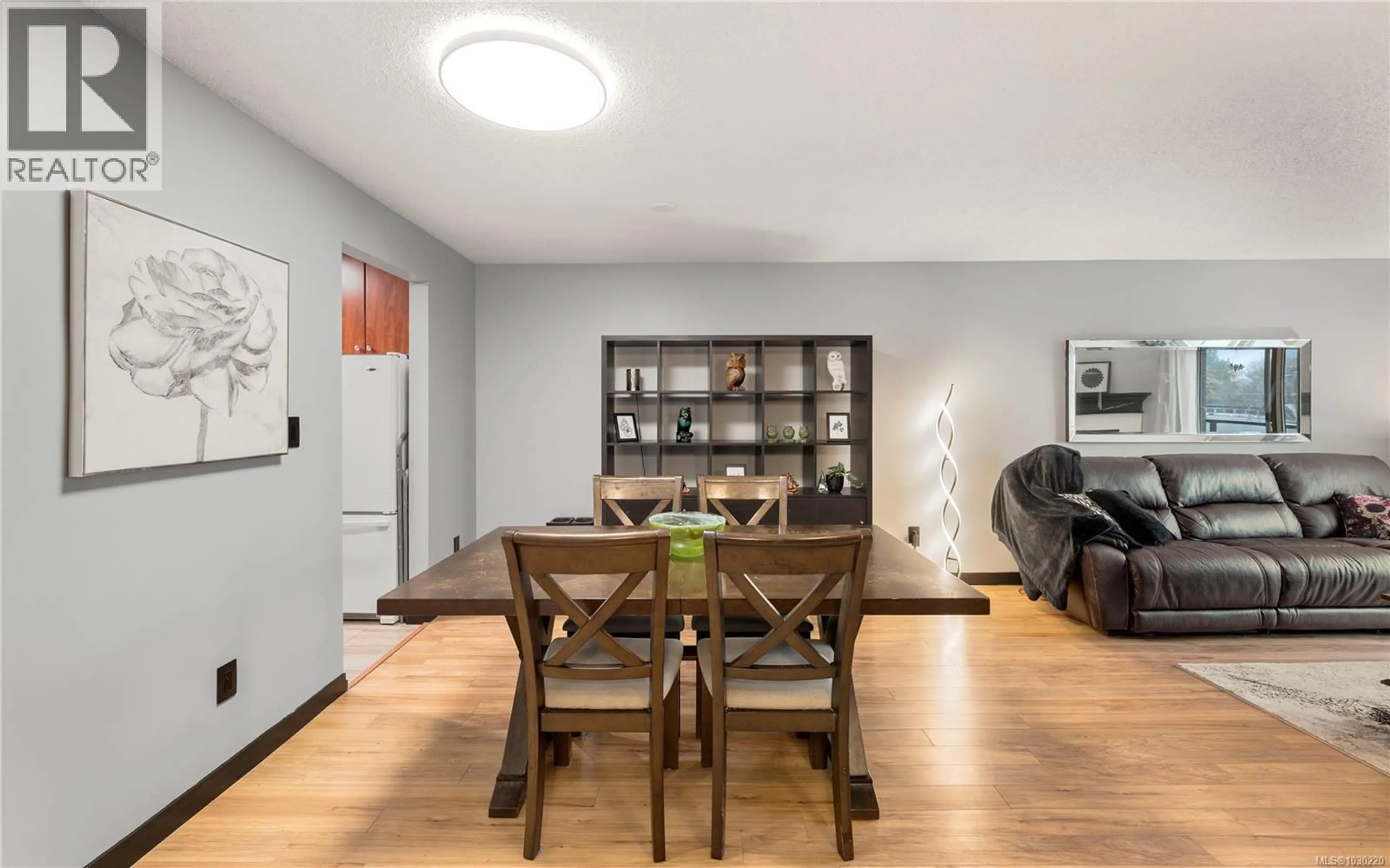 Dining room, wood/laminate floor for 402 - 1241 FAIRFIELD ROAD, Victoria British Columbia V8V3B3