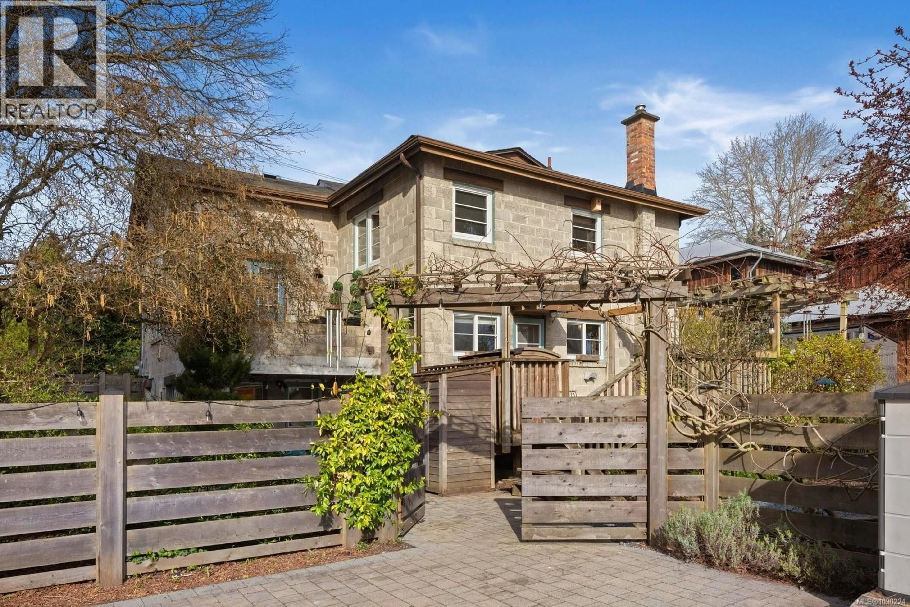 Unknown for 5165 CORDOVA BAY ROAD, Saanich British Columbia V8Y2K7