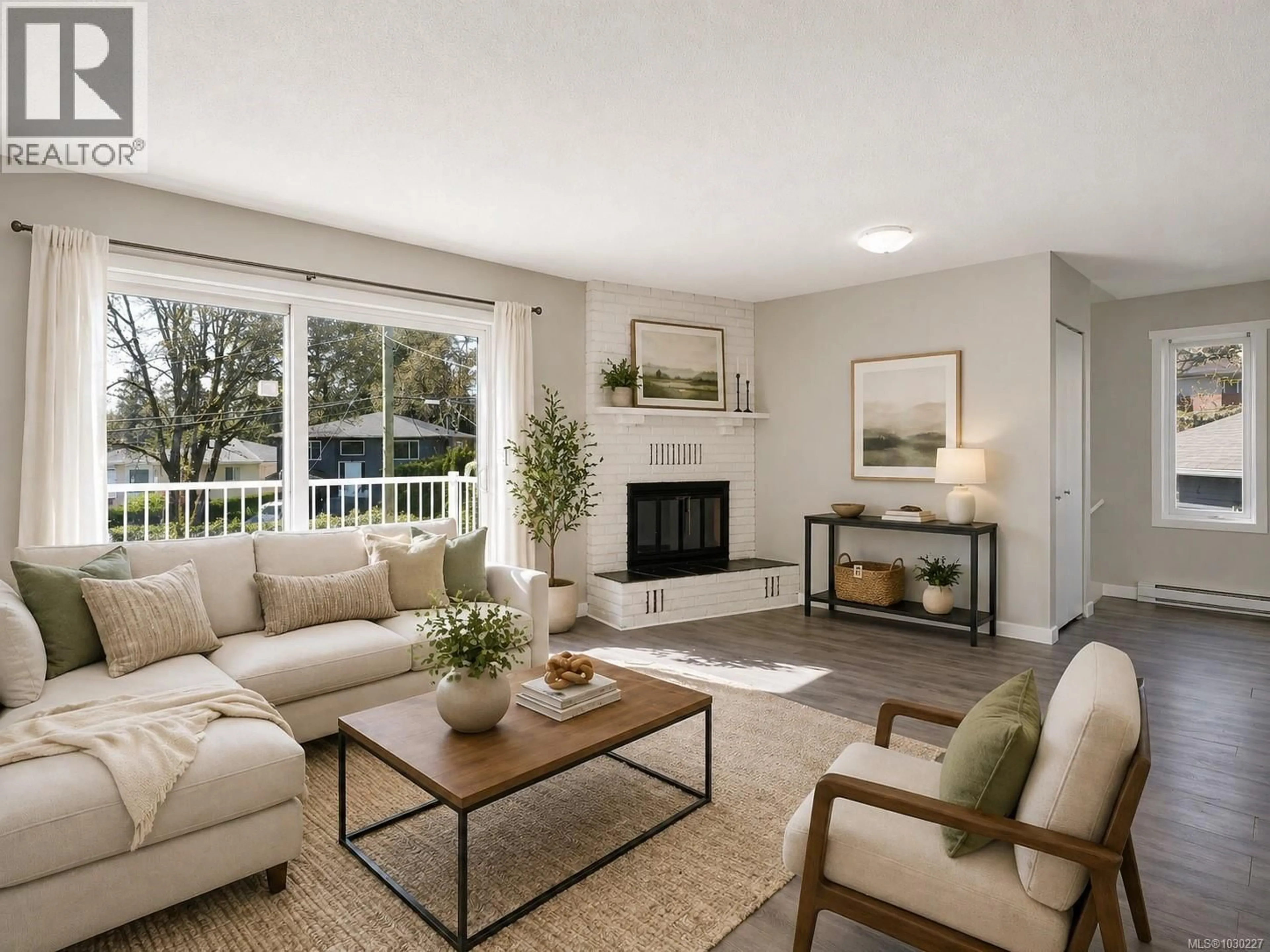 Living room with furniture, unknown for 1040 CHESTERFIELD ROAD, Saanich British Columbia V8Z2T8