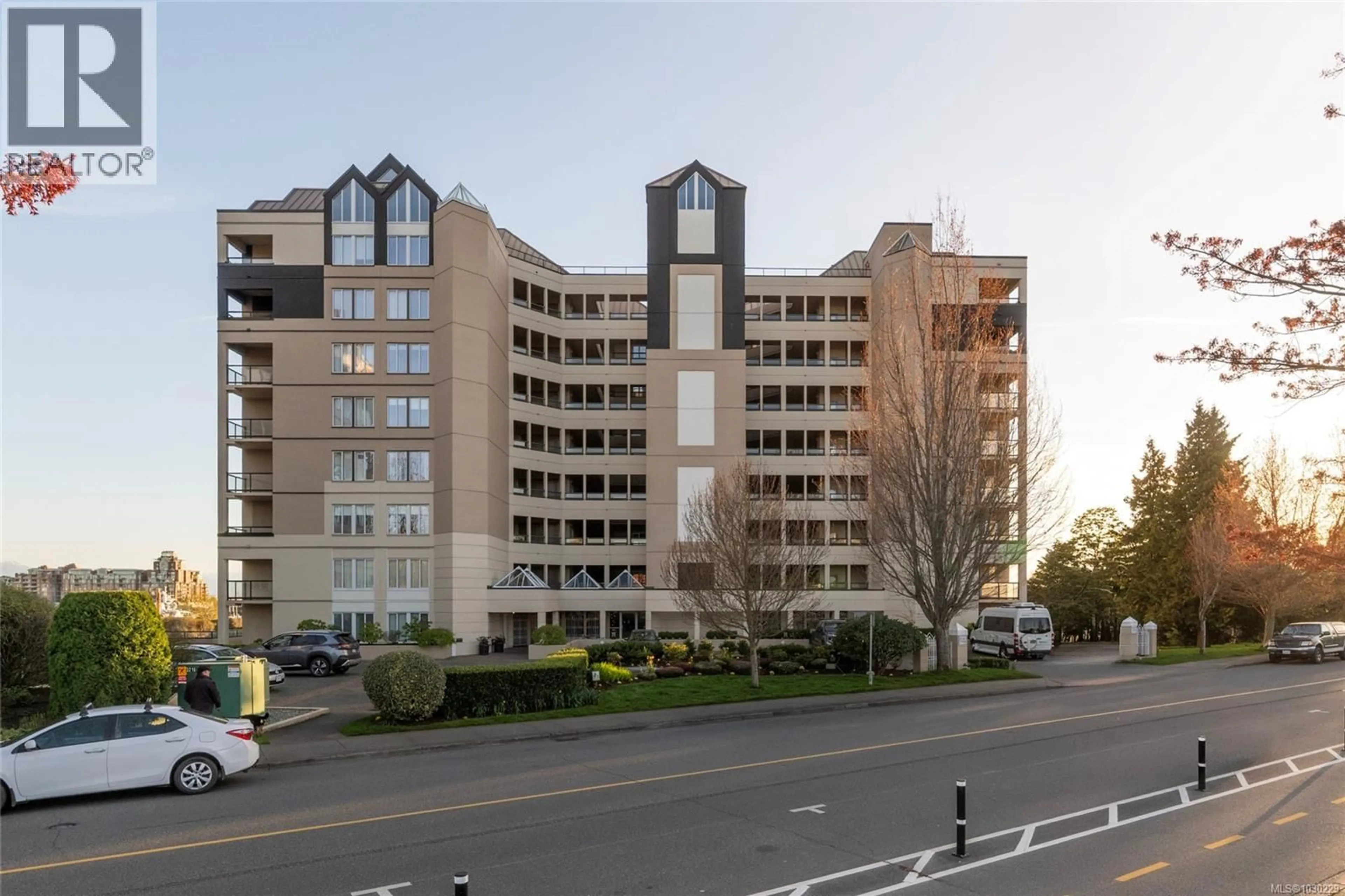 A pic from outside/outdoor area/front of a property/back of a property/a pic from drone, unknown for 740/741 - 205 KIMTA ROAD, Victoria British Columbia V9A6T5