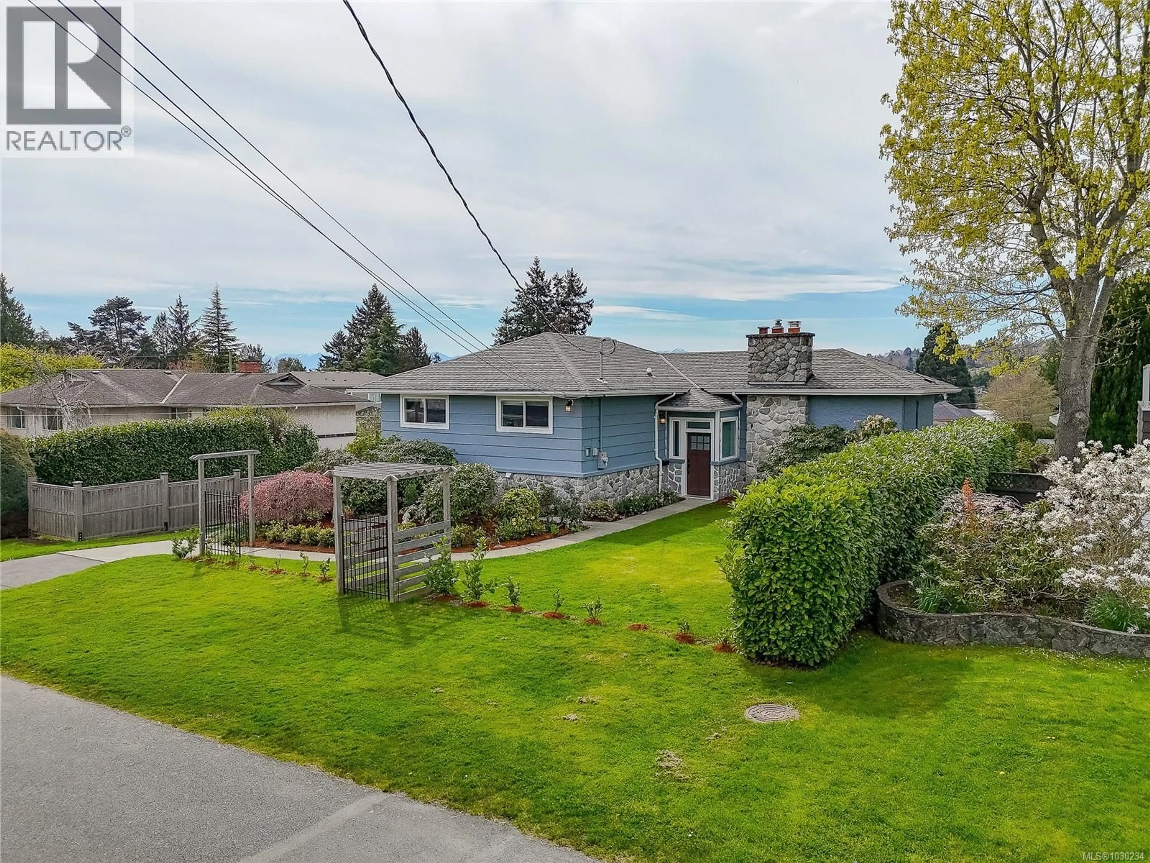 A pic from outside/outdoor area/front of a property/back of a property/a pic from drone, street for 3960 CHERRILEE CRESCENT, Saanich British Columbia V8N1R9