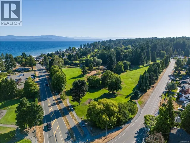 158 CRESCENT ROAD EAST, Qualicum Beach 2