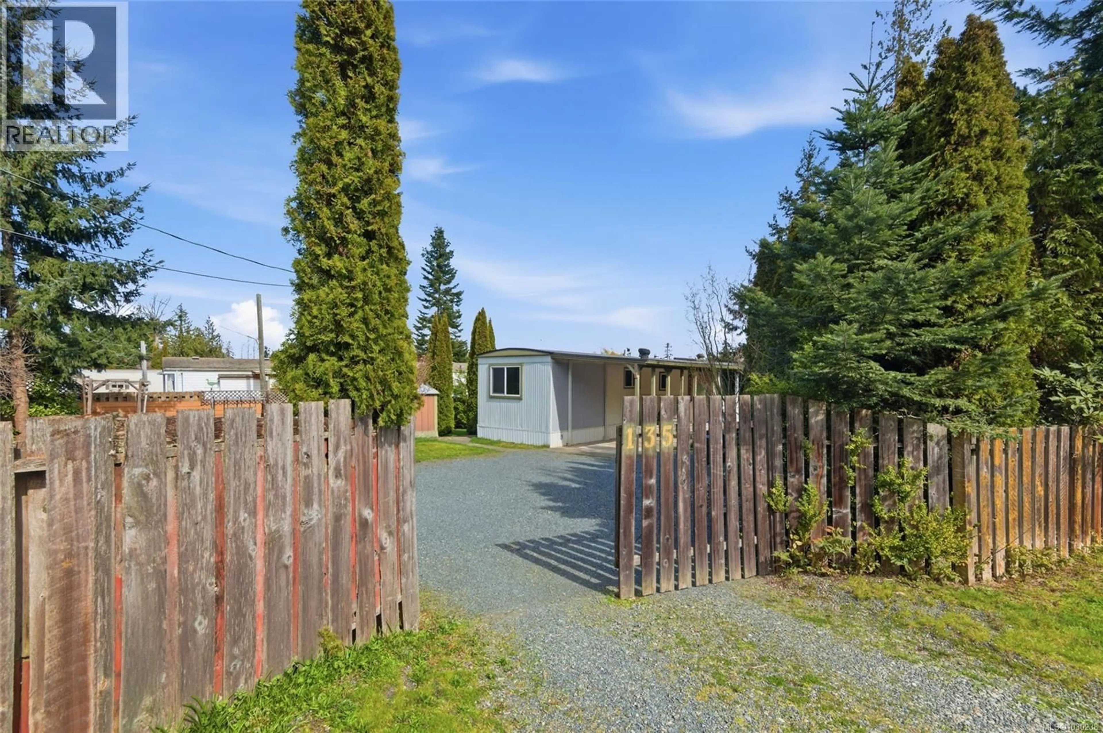A pic from outside/outdoor area/front of a property/back of a property/a pic from drone, street for 135 MERIDIAN WAY, Parksville British Columbia V9P1L3