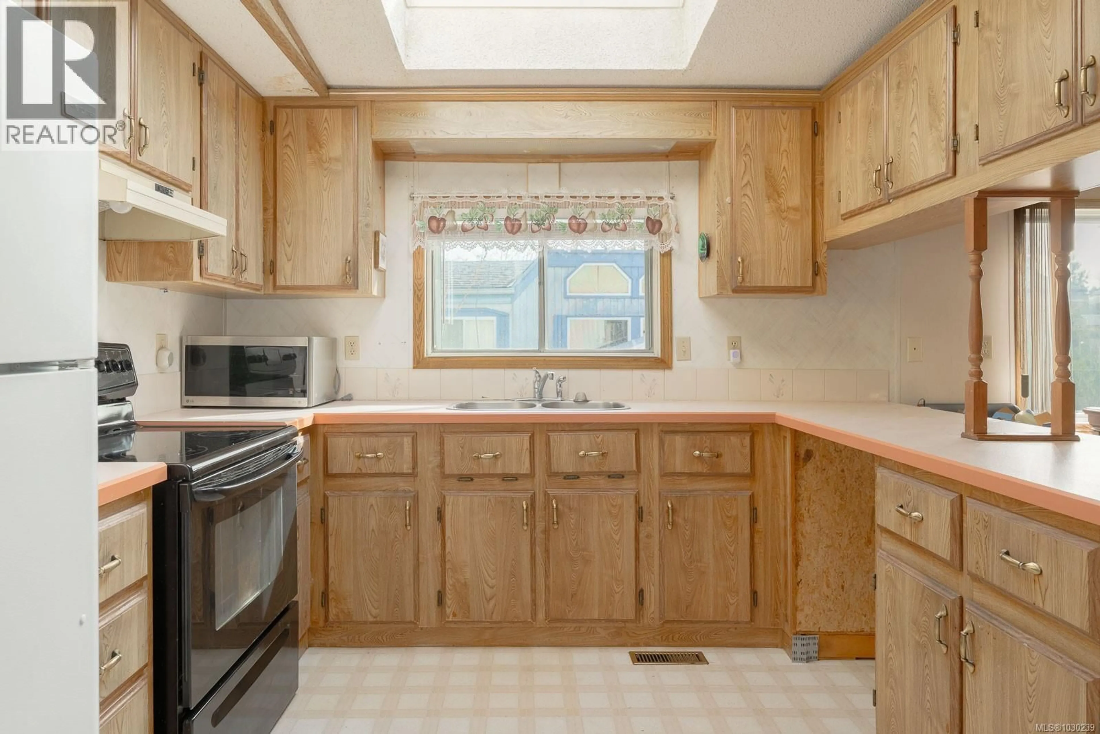 Standard kitchen, unknown for 116 - 1736 TIMBERLANDS ROAD, Nanaimo British Columbia V9G1K3