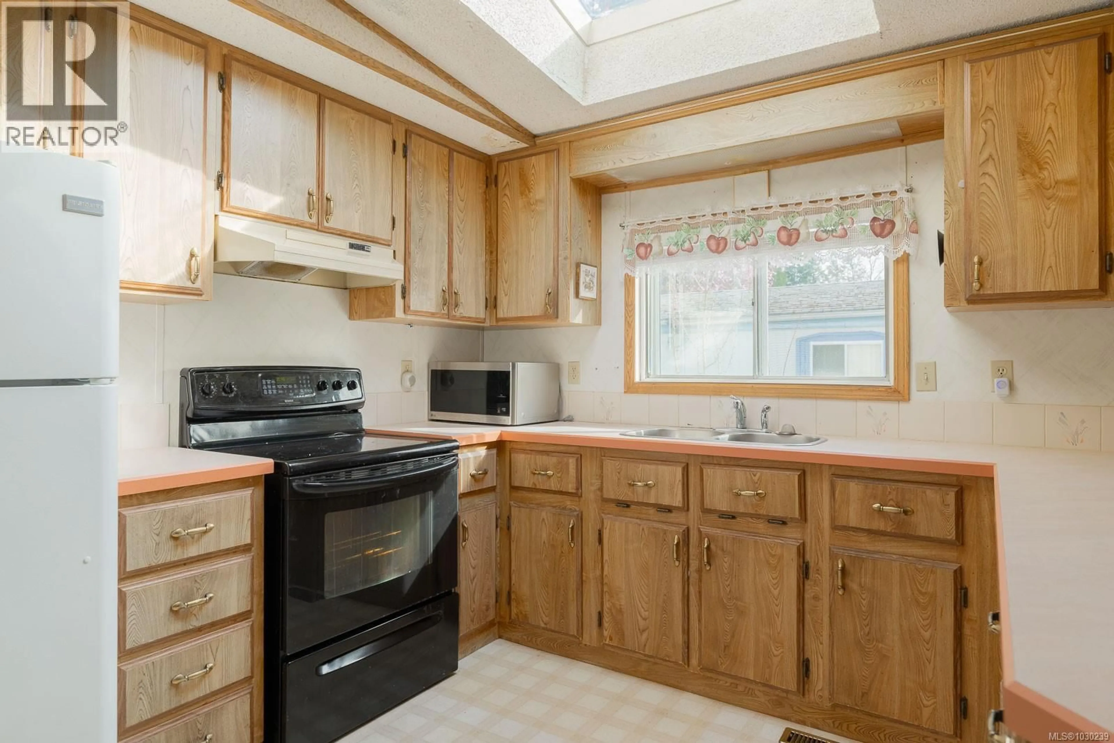 Standard kitchen, unknown for 116 - 1736 TIMBERLANDS ROAD, Nanaimo British Columbia V9G1K3