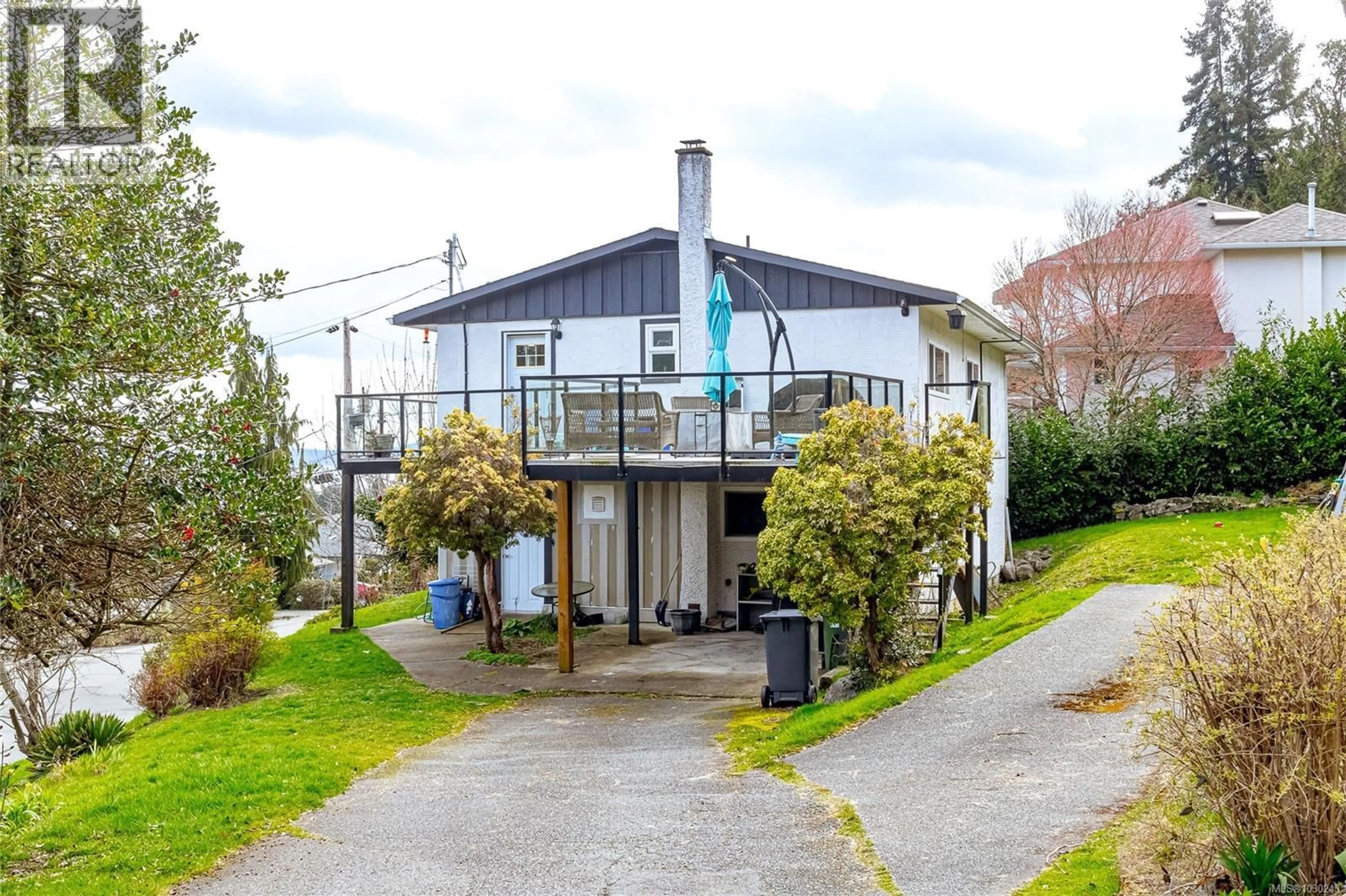 A pic from outside/outdoor area/front of a property/back of a property/a pic from drone, street for 10190 VIEW STREET, Chemainus British Columbia V0R2K0