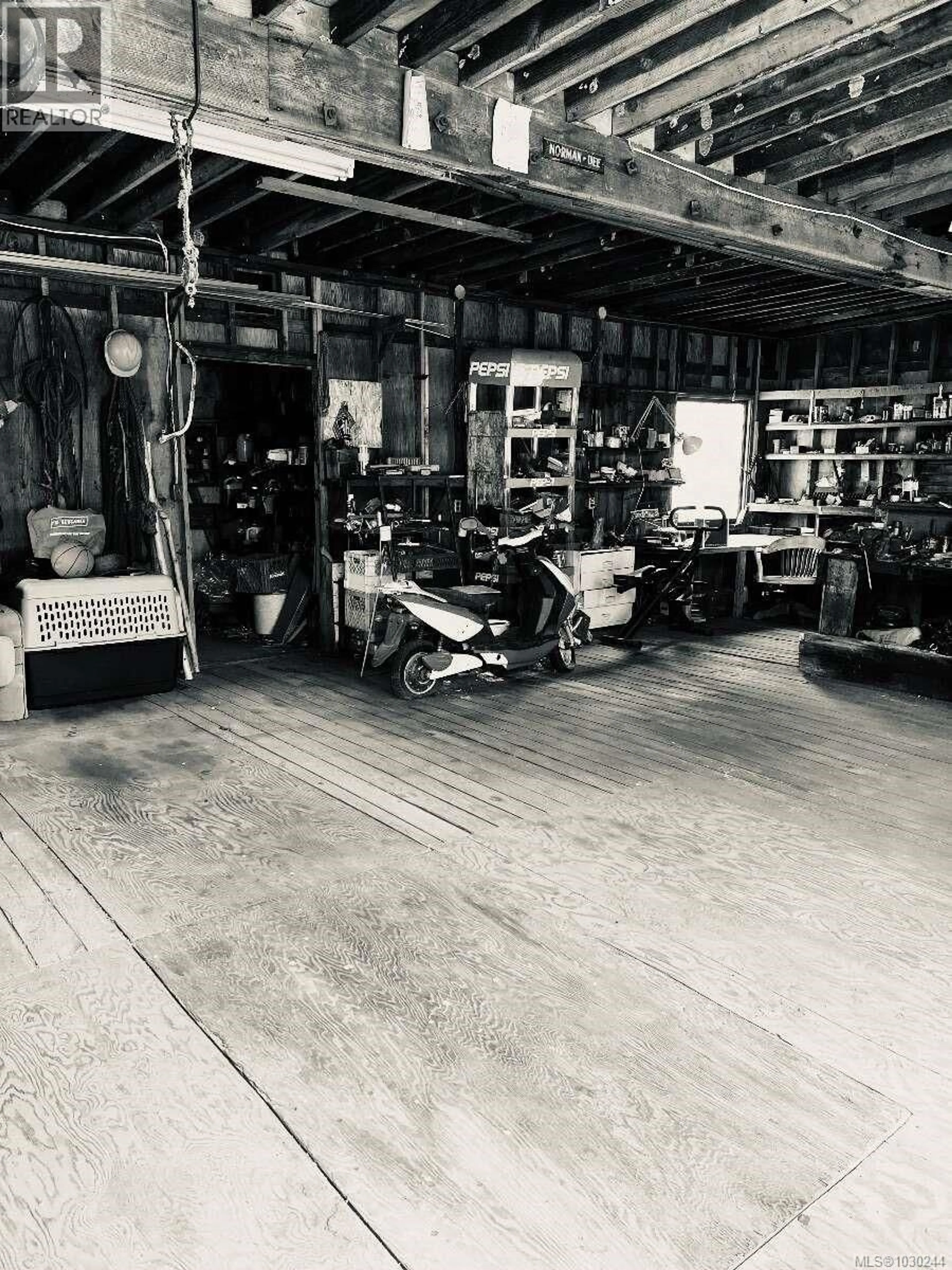 Indoor garage for 4510 BEDWELL HARBOUR ROAD, Pender Island British Columbia V0N2M1