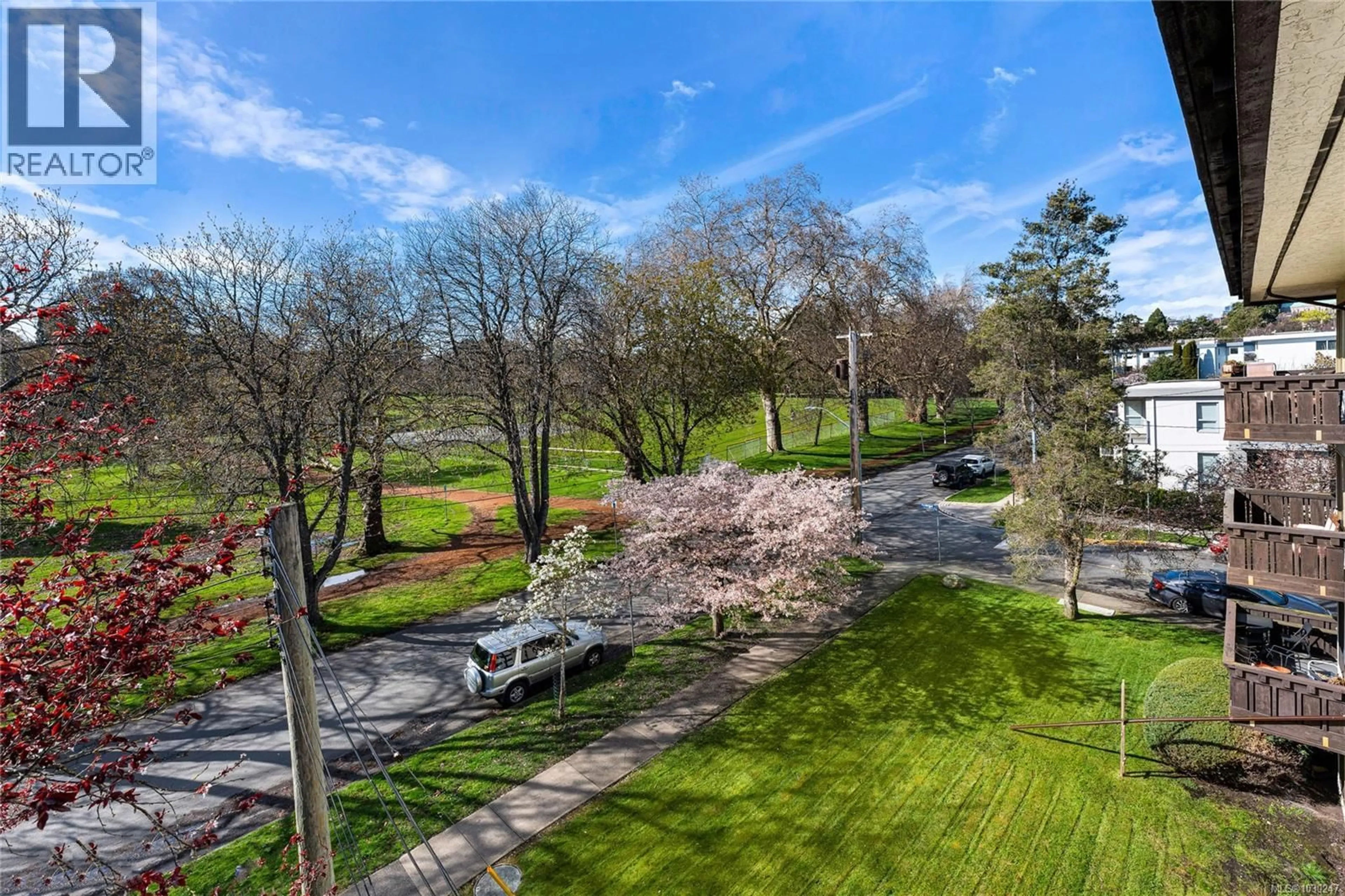 A pic from outside/outdoor area/front of a property/back of a property/a pic from drone, water/lake/river/ocean view for 409 - 909 PENDERGAST STREET, Victoria British Columbia V8V2W7