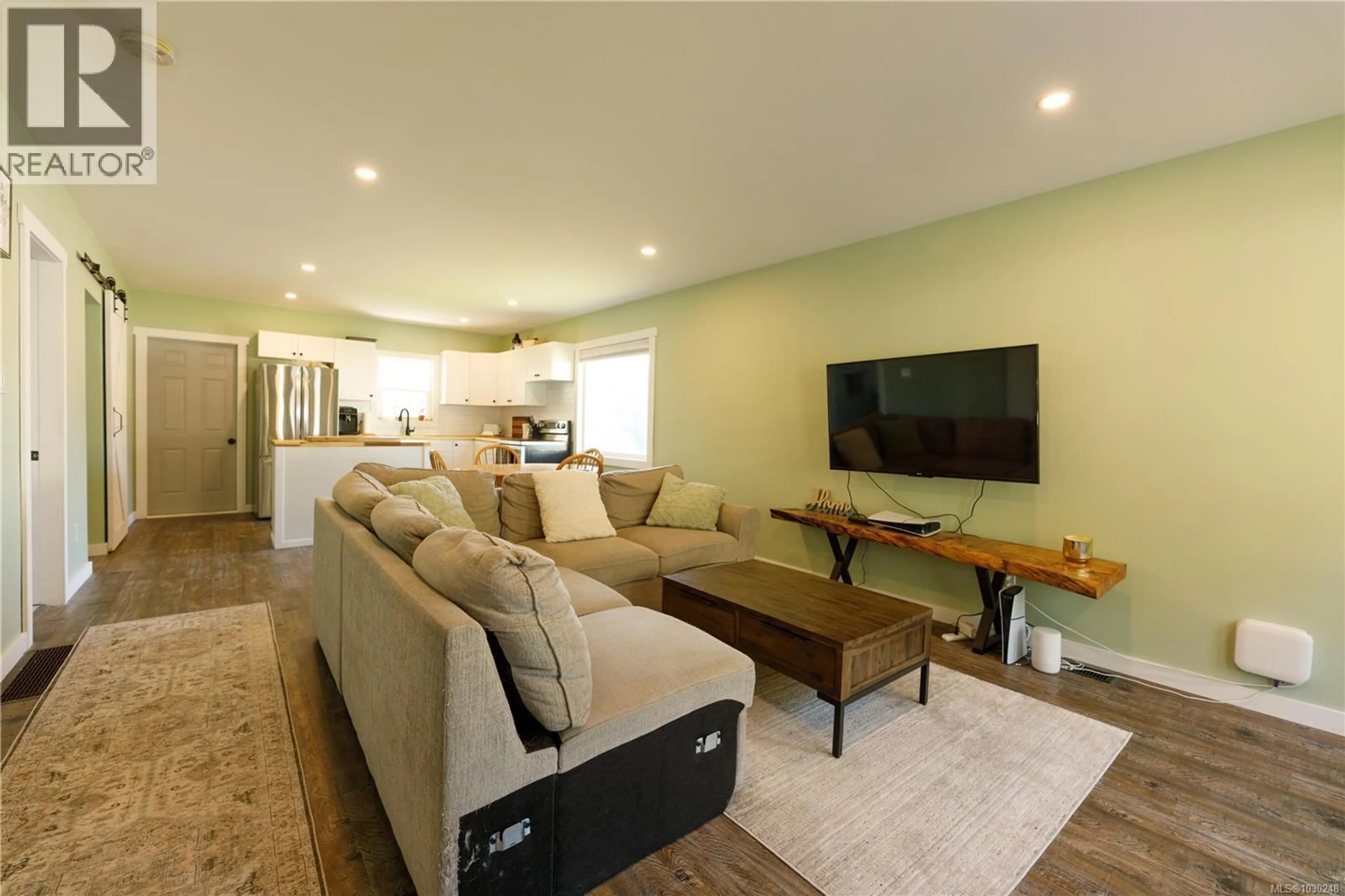 Living room with furniture, wood/laminate floor for 2131 MINTO AVENUE, Nanaimo British Columbia V9X1R7