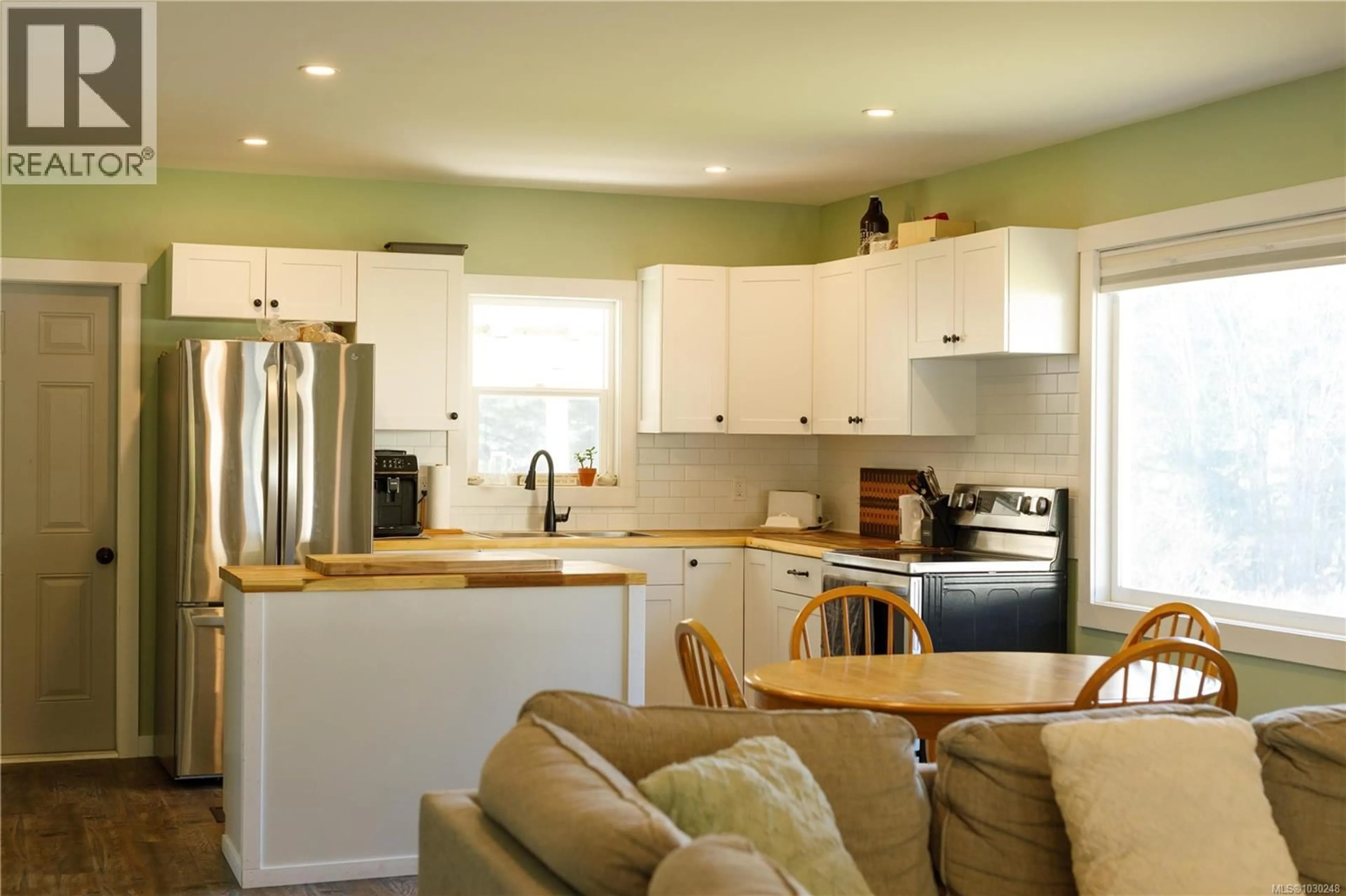 Open concept kitchen, unknown for 2131 MINTO AVENUE, Nanaimo British Columbia V9X1R7