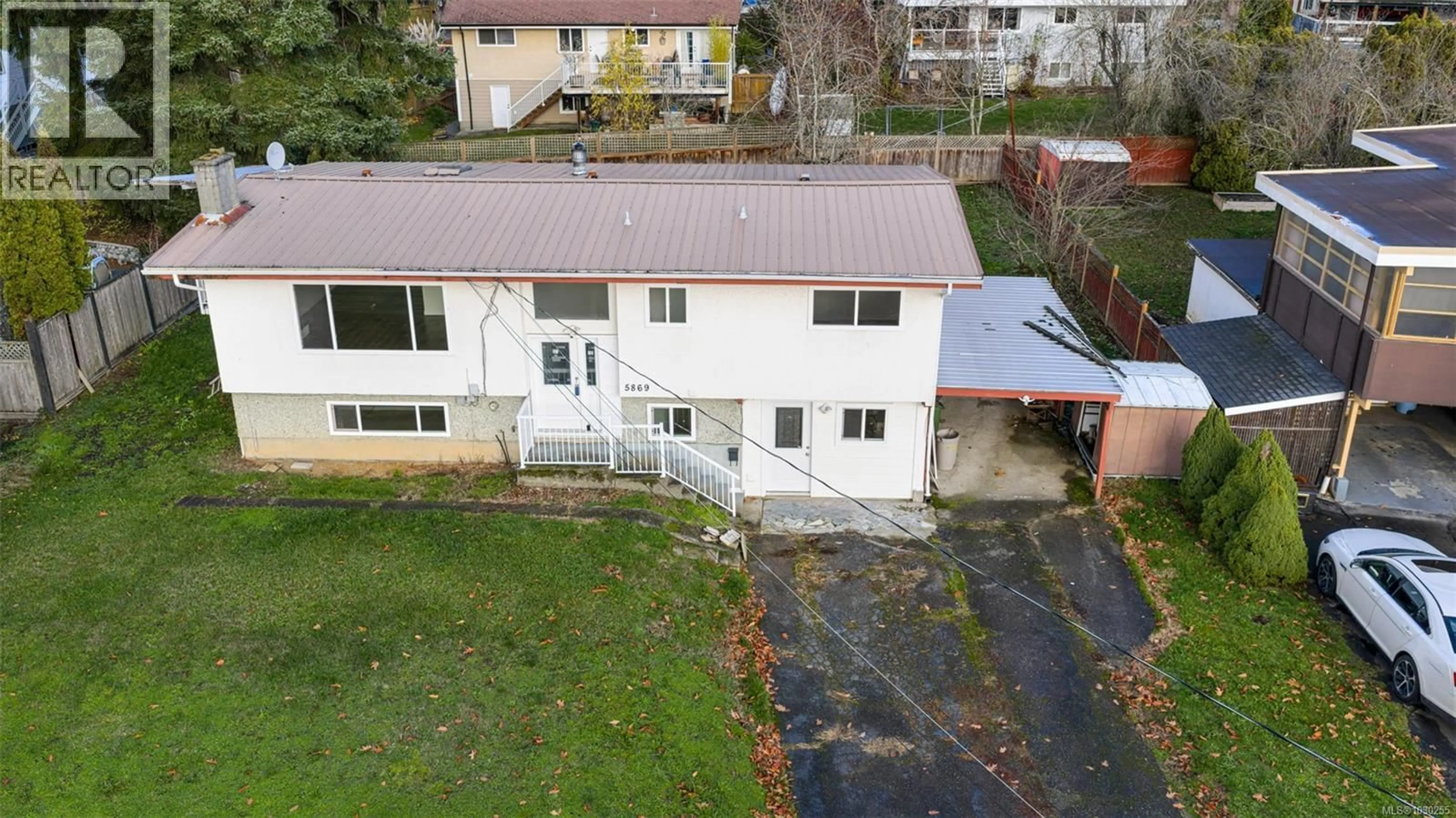A pic from outside/outdoor area/front of a property/back of a property/a pic from drone, street for 5869 BRIER AVENUE, Duncan British Columbia V9L3E1