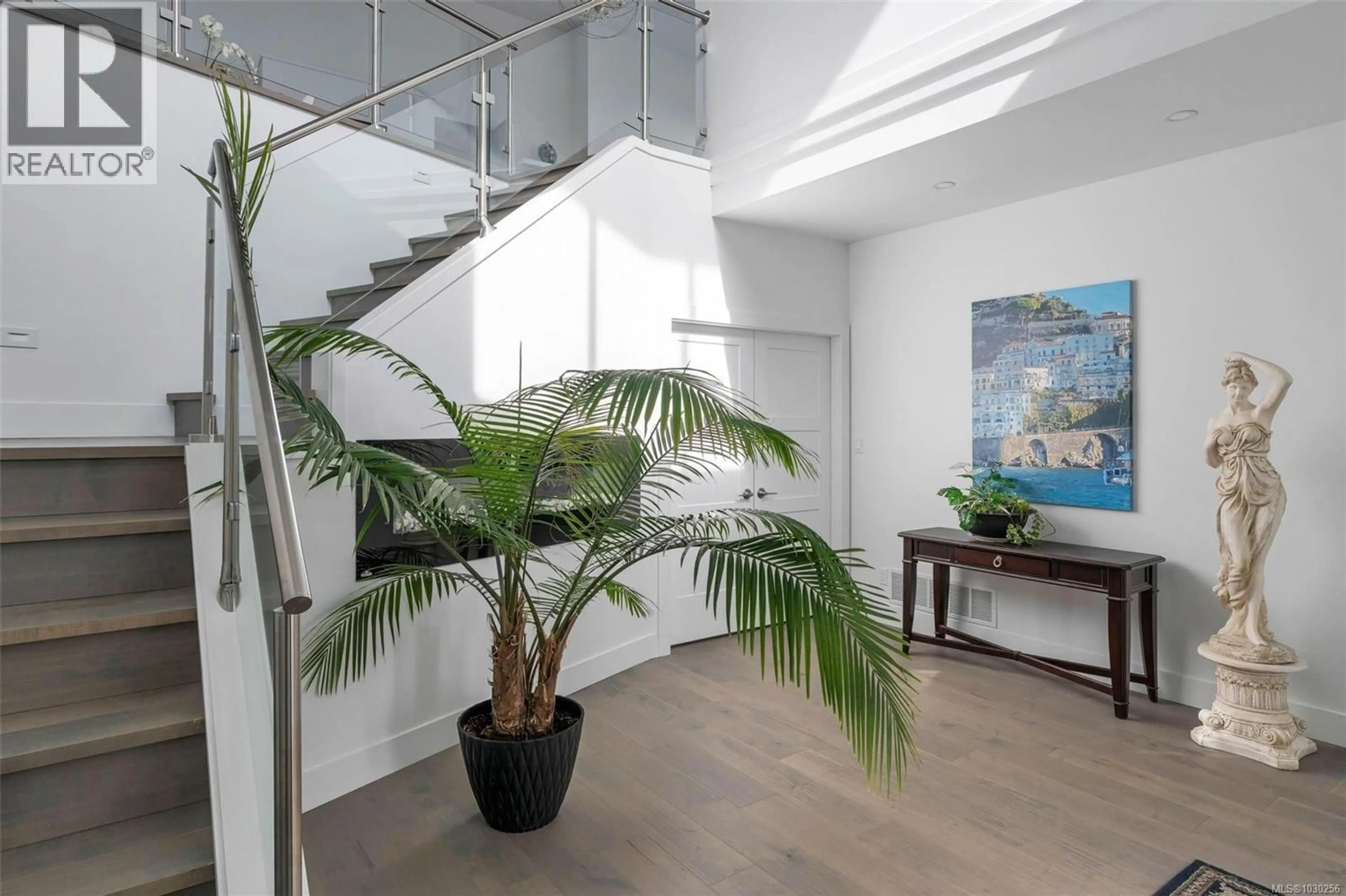 Indoor foyer for 755 BUTTERFIELD ROAD, Mill Bay British Columbia V8H1B6