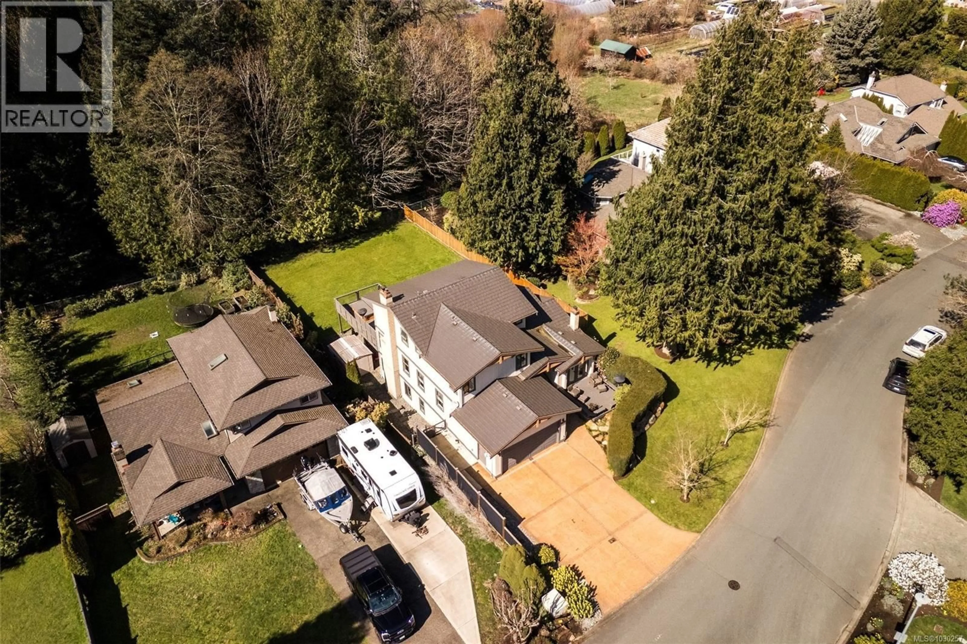 A pic from outside/outdoor area/front of a property/back of a property/a pic from drone, street for 764 WESTBURY ROAD, Saanich British Columbia V8Y1G8