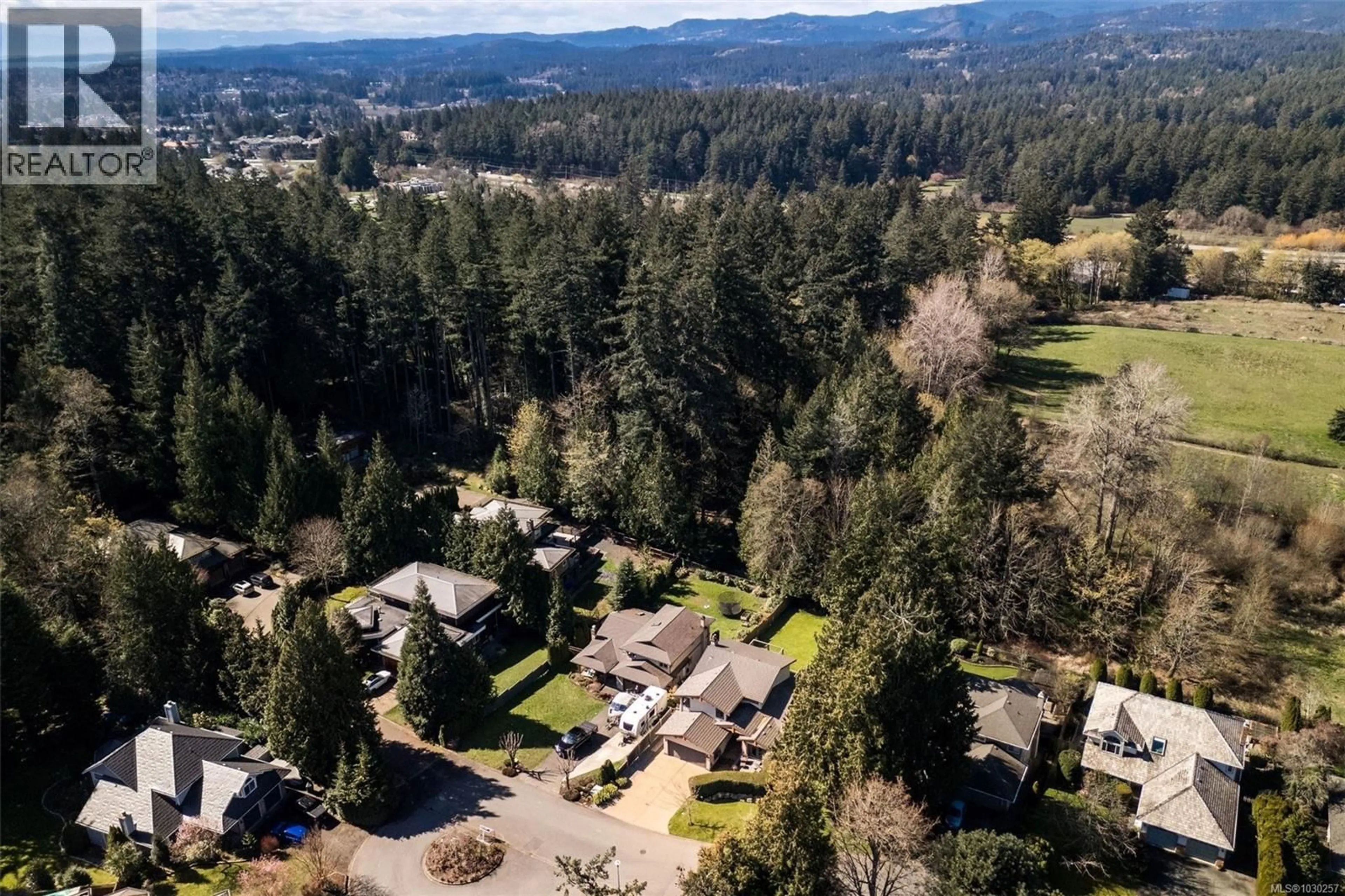 A pic from outside/outdoor area/front of a property/back of a property/a pic from drone, mountain view for 764 WESTBURY ROAD, Saanich British Columbia V8Y1G8