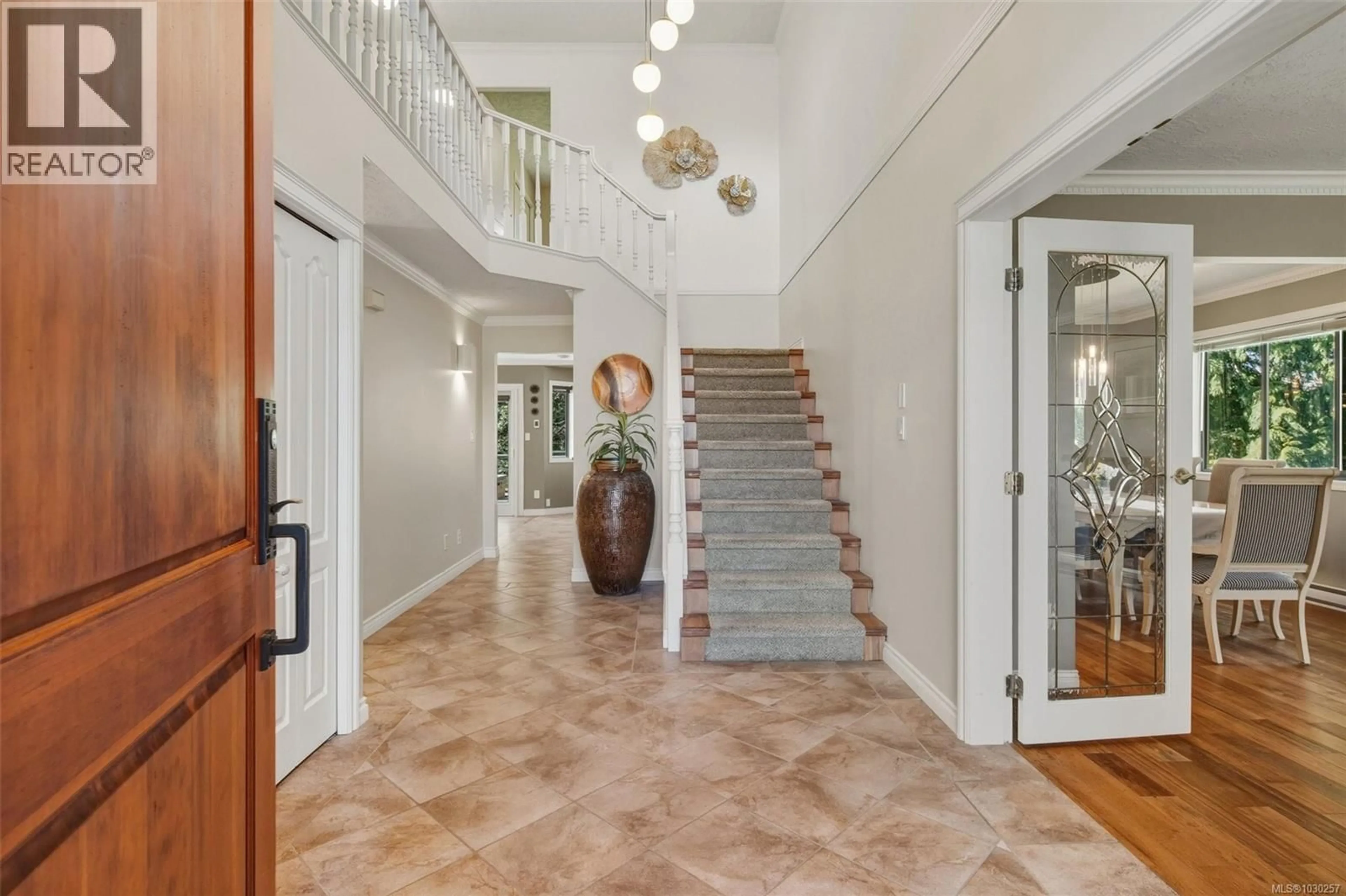 Indoor foyer for 764 WESTBURY ROAD, Saanich British Columbia V8Y1G8