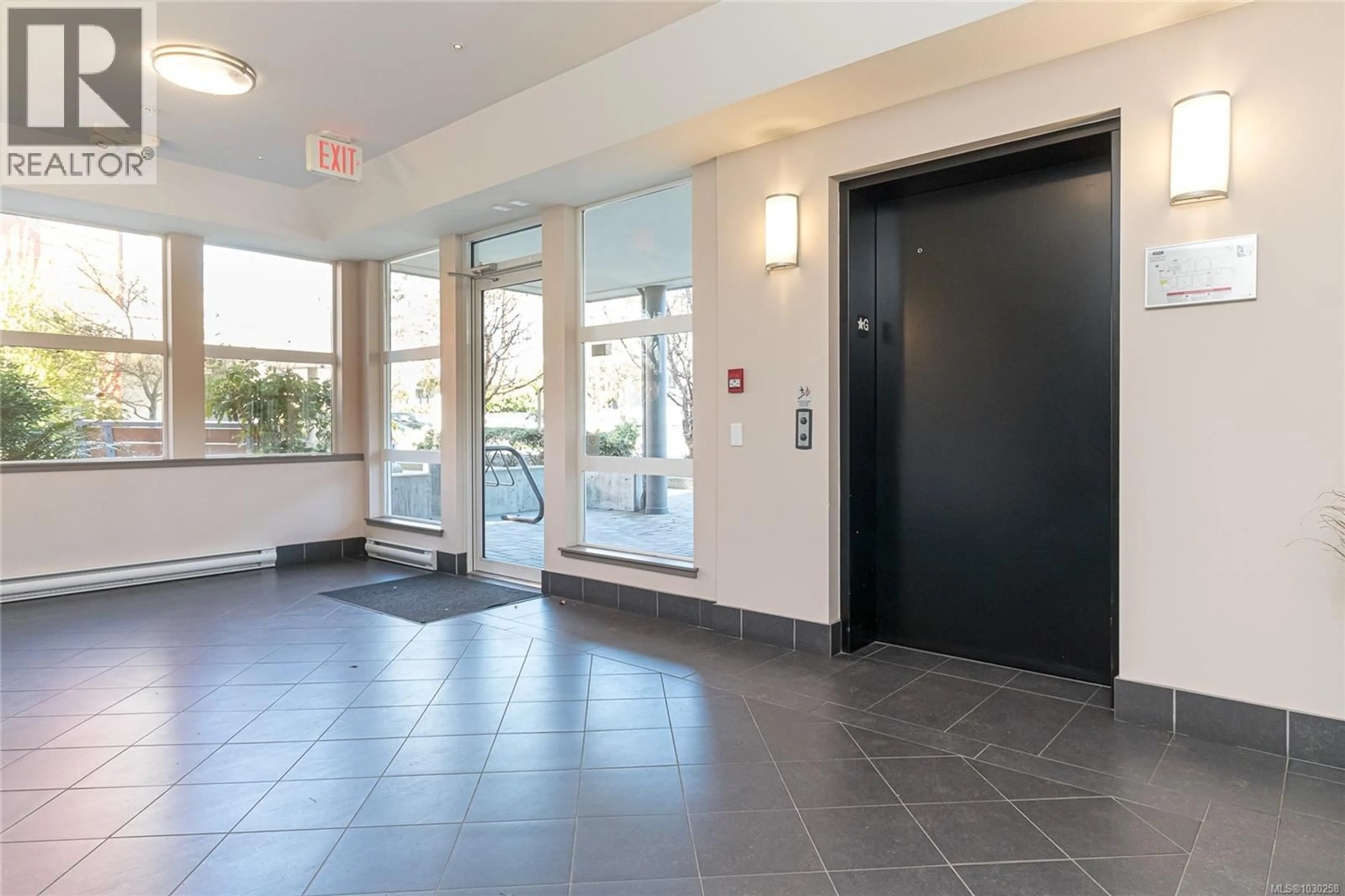 Indoor foyer for 201 - 4030 BORDEN STREET, Saanich British Columbia V8X2E9
