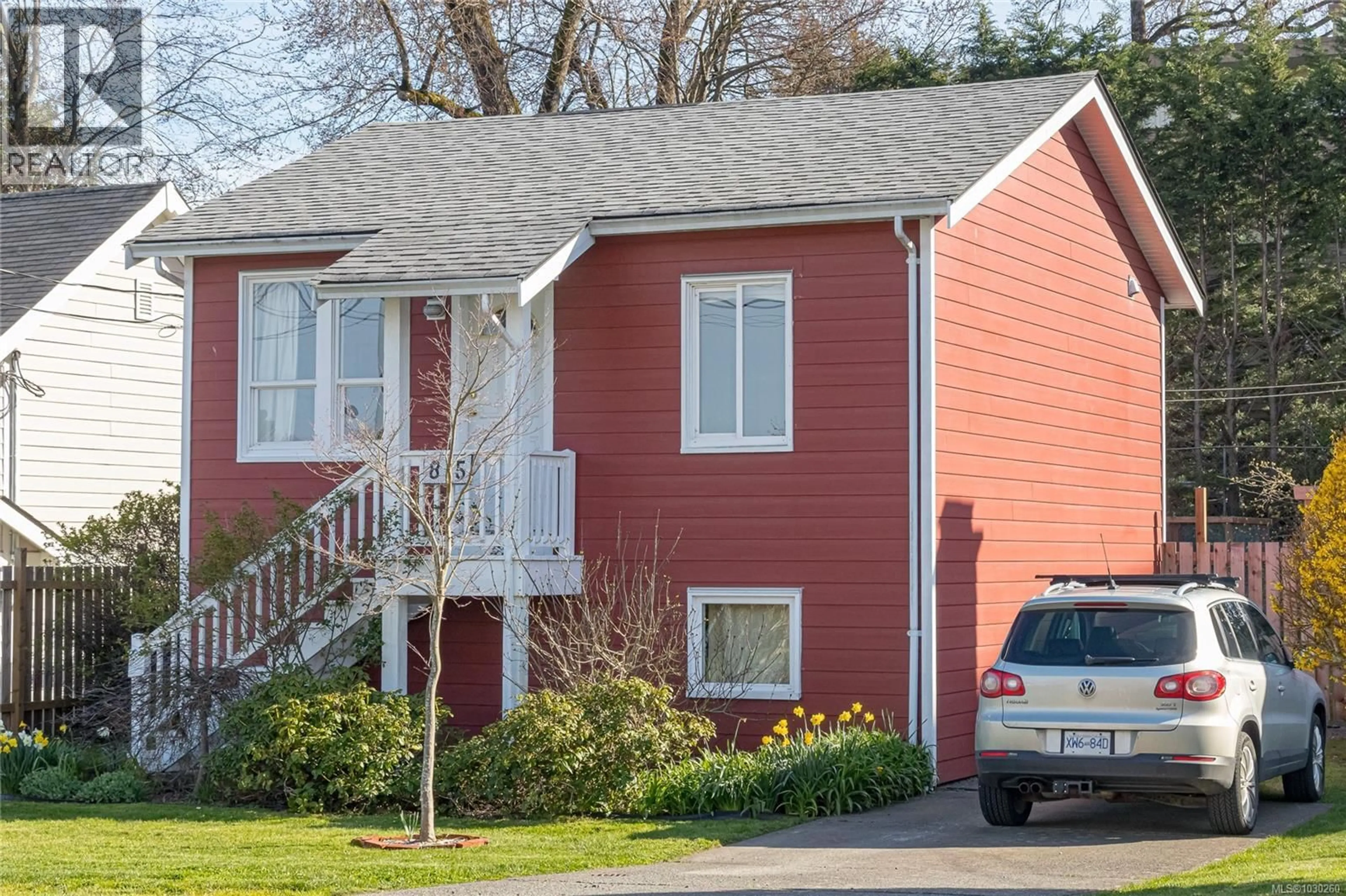 Home with vinyl exterior material, street for 815 OLD ESQUIMALT ROAD, Esquimalt British Columbia V8N1B5