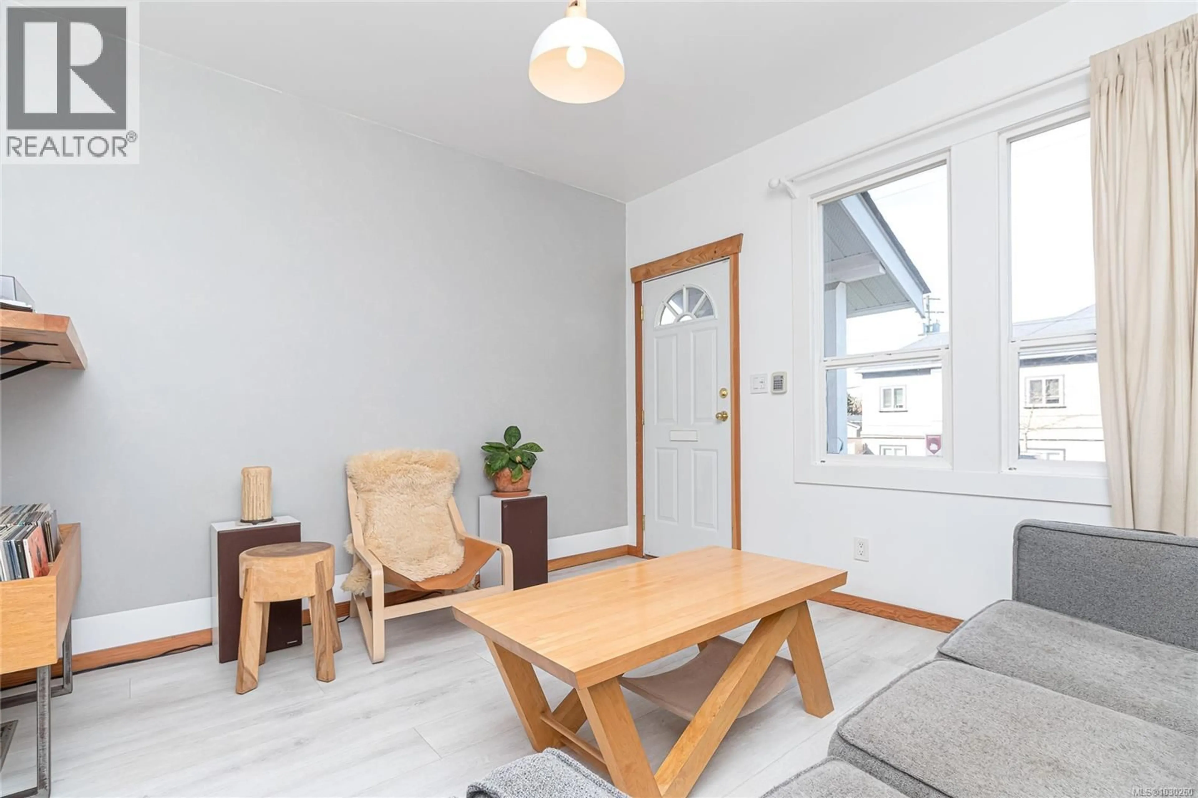 Living room with furniture, wood/laminate floor for 815 OLD ESQUIMALT ROAD, Esquimalt British Columbia V8N1B5