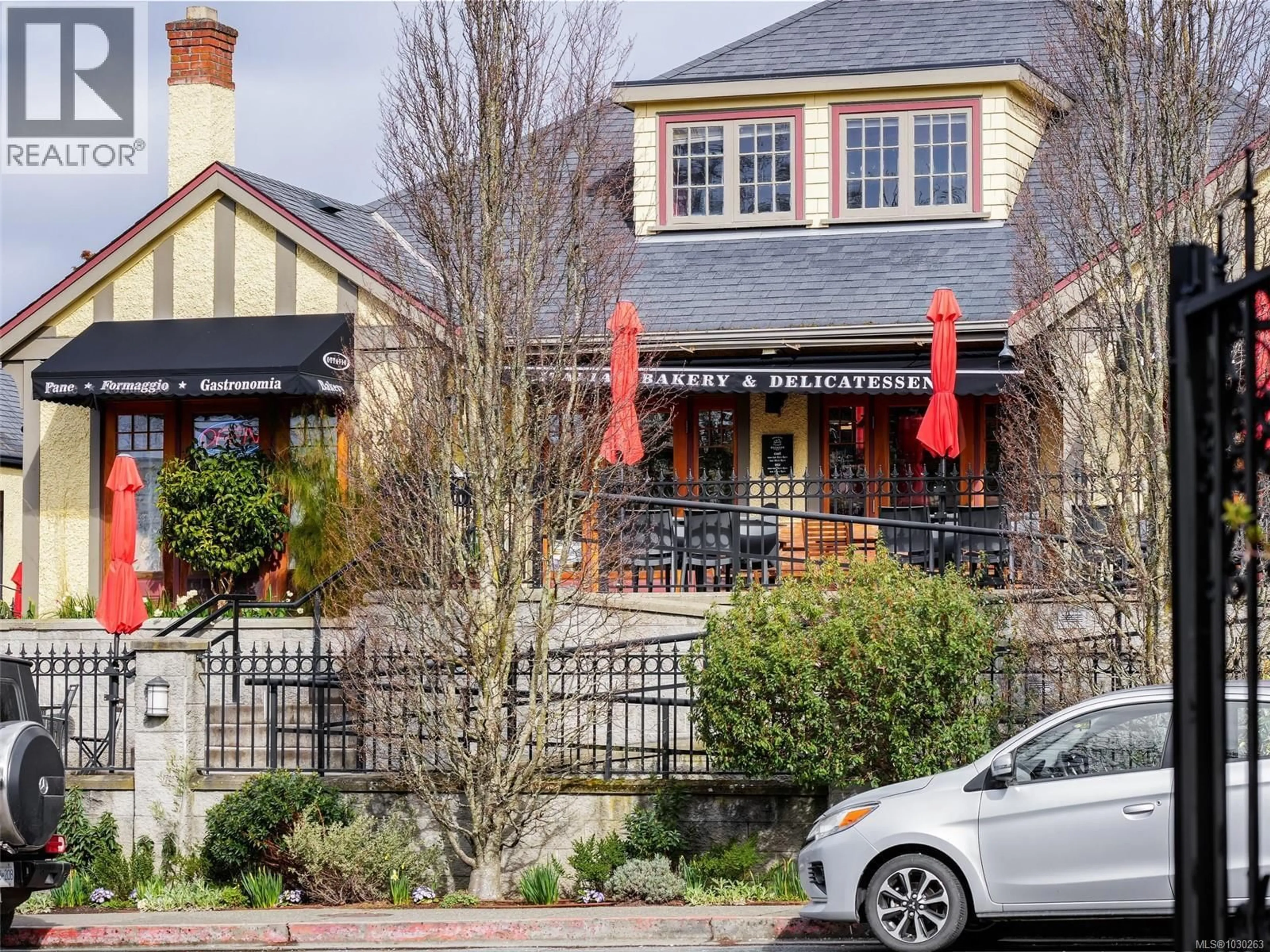 Patio, street for 207 - 2277 OAK BAY AVENUE, Oak Bay British Columbia V8R1G6