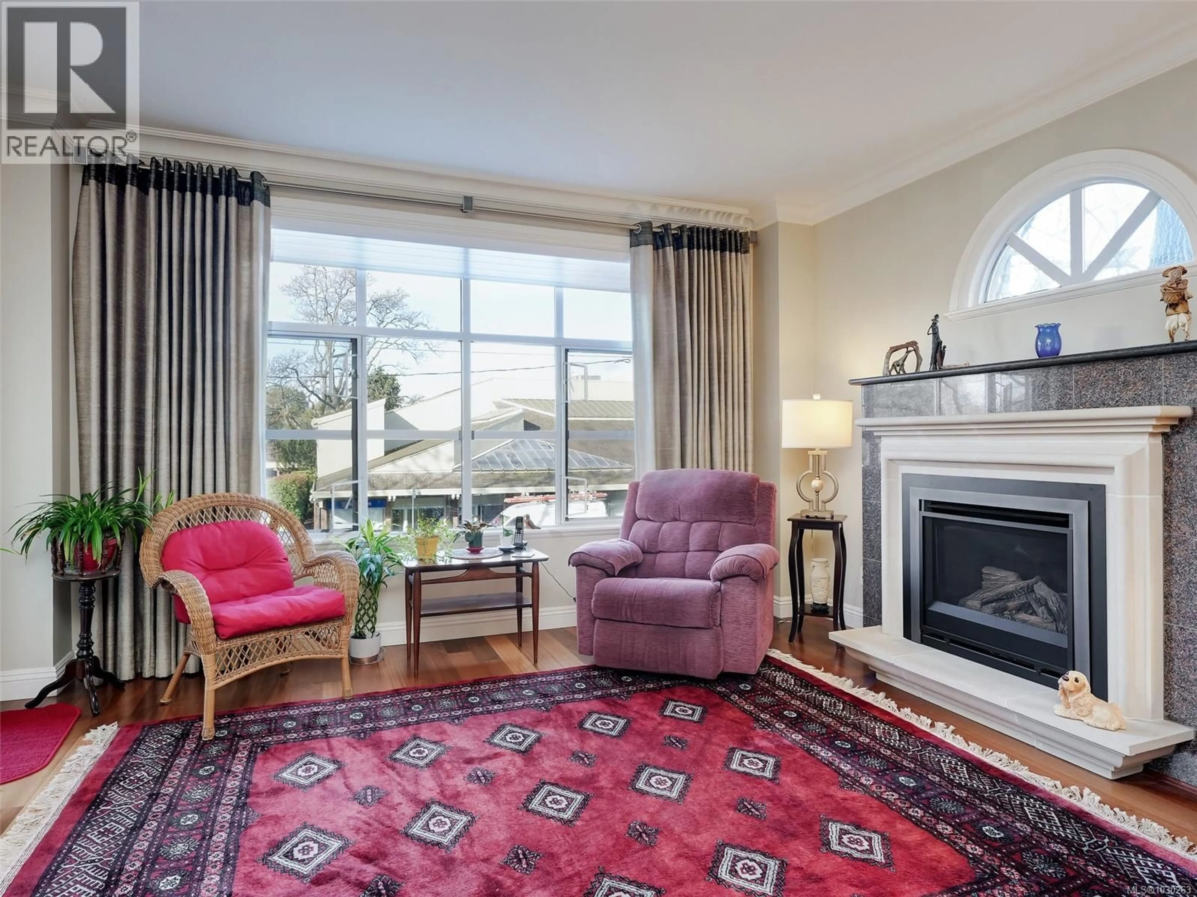 Living room with furniture, carpet floor for 207 - 2277 OAK BAY AVENUE, Oak Bay British Columbia V8R1G6