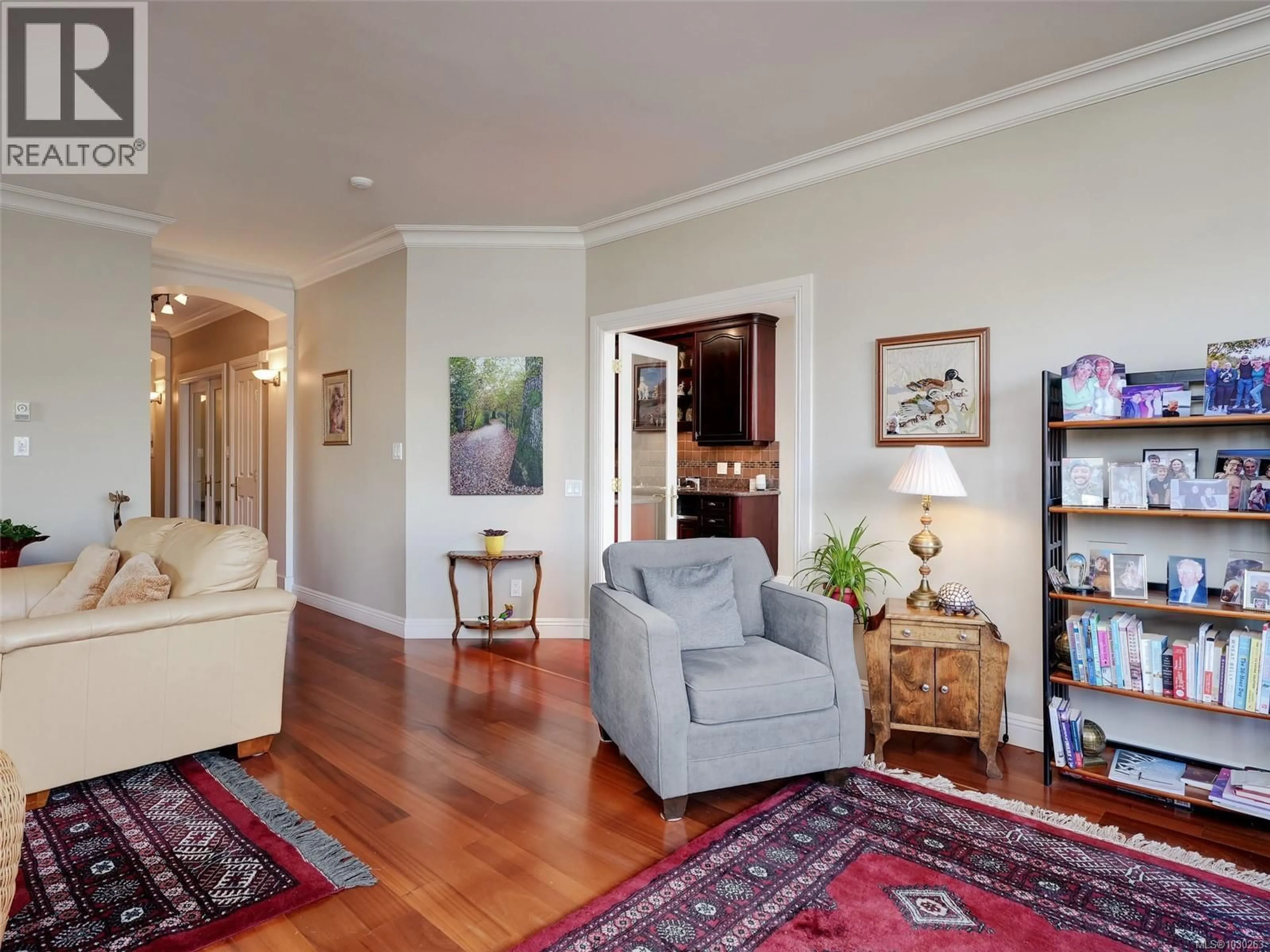 Living room with furniture, unknown for 207 - 2277 OAK BAY AVENUE, Oak Bay British Columbia V8R1G6