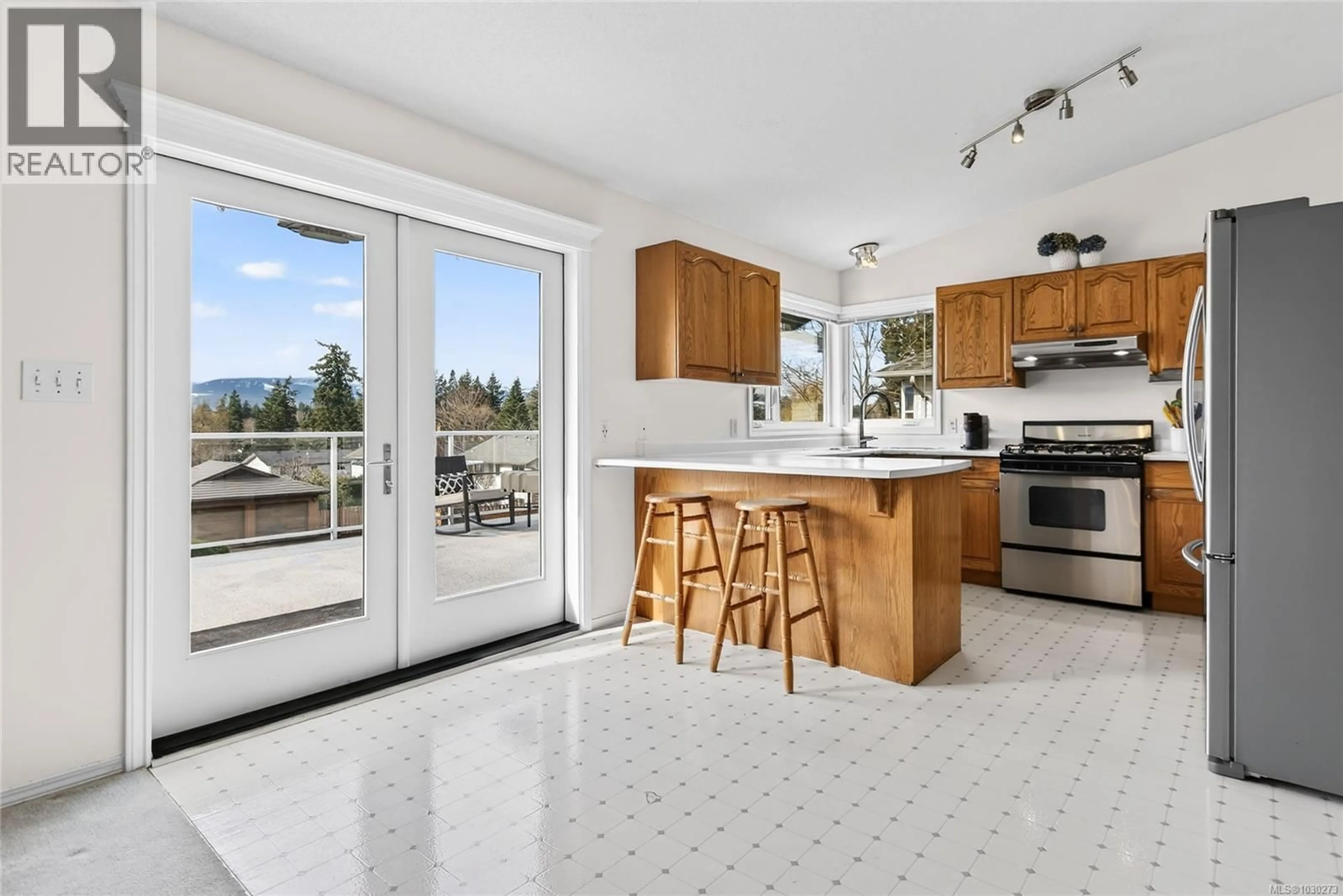 Open concept kitchen, ceramic/tile floor for 132 STAFFORD AVENUE, Courtenay British Columbia V9N6Z3