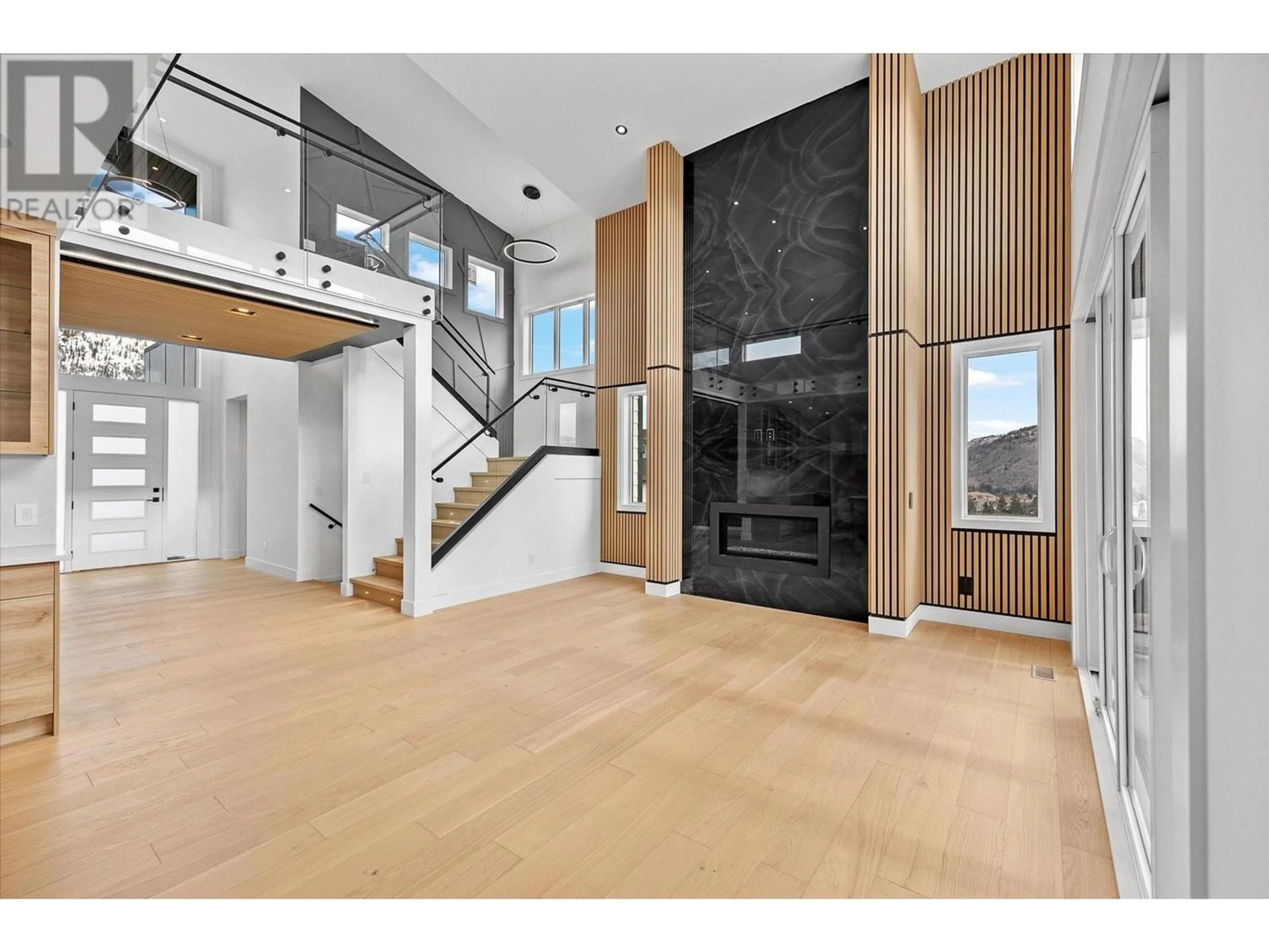 Indoor foyer, wood floors for 1575 Malbec Place, West Kelowna British Columbia V4T3B5