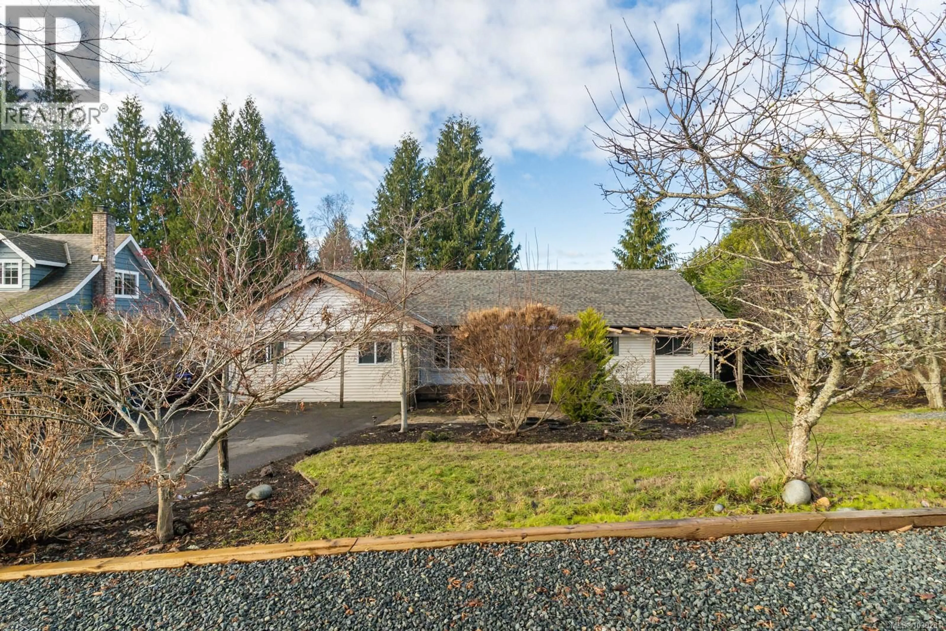 A pic from outside/outdoor area/front of a property/back of a property/a pic from drone, street for 519 ASPEN AVENUE, Qualicum Beach British Columbia V9K1A6