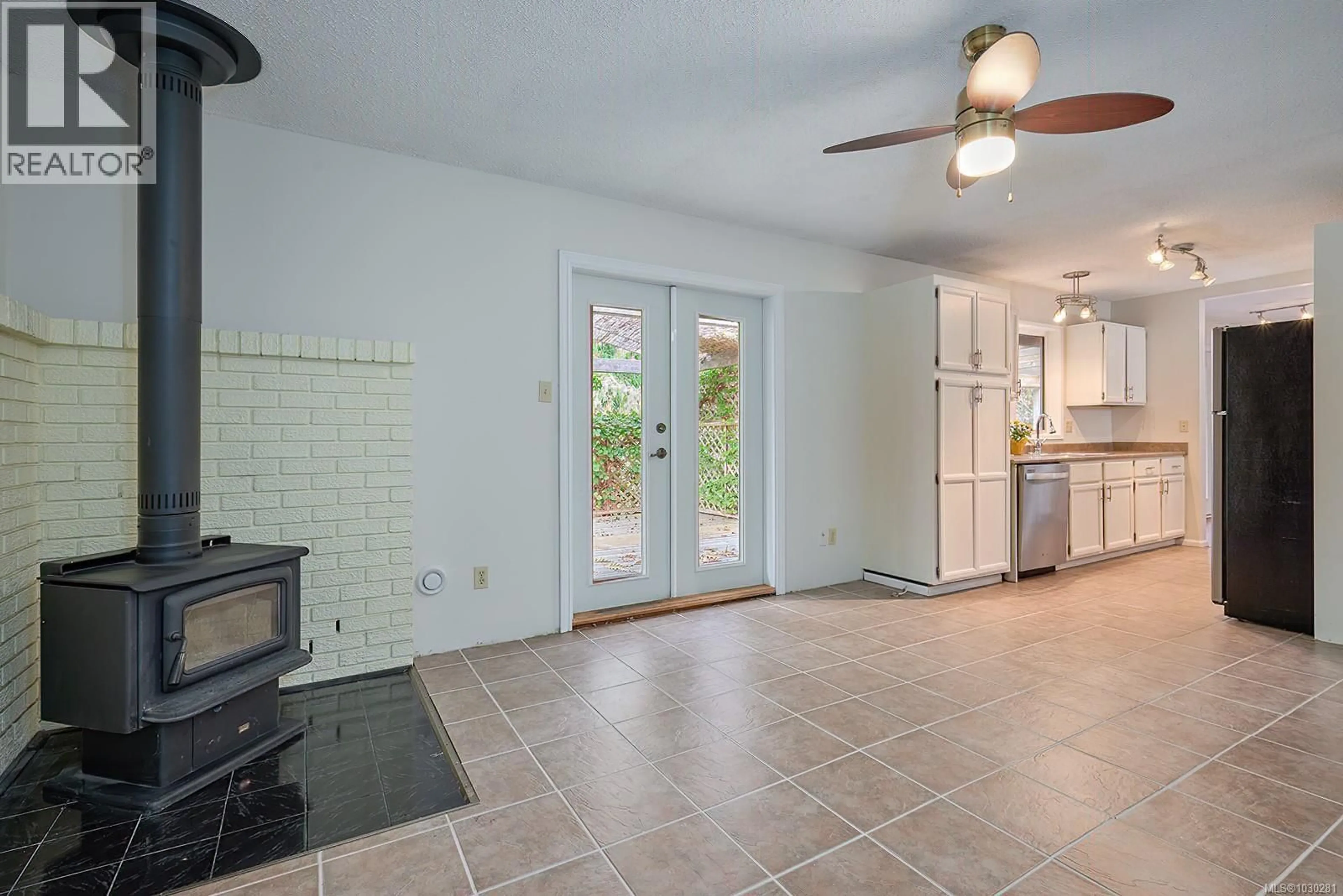 Open concept kitchen, ceramic/tile floor for 519 ASPEN AVENUE, Qualicum Beach British Columbia V9K1A6