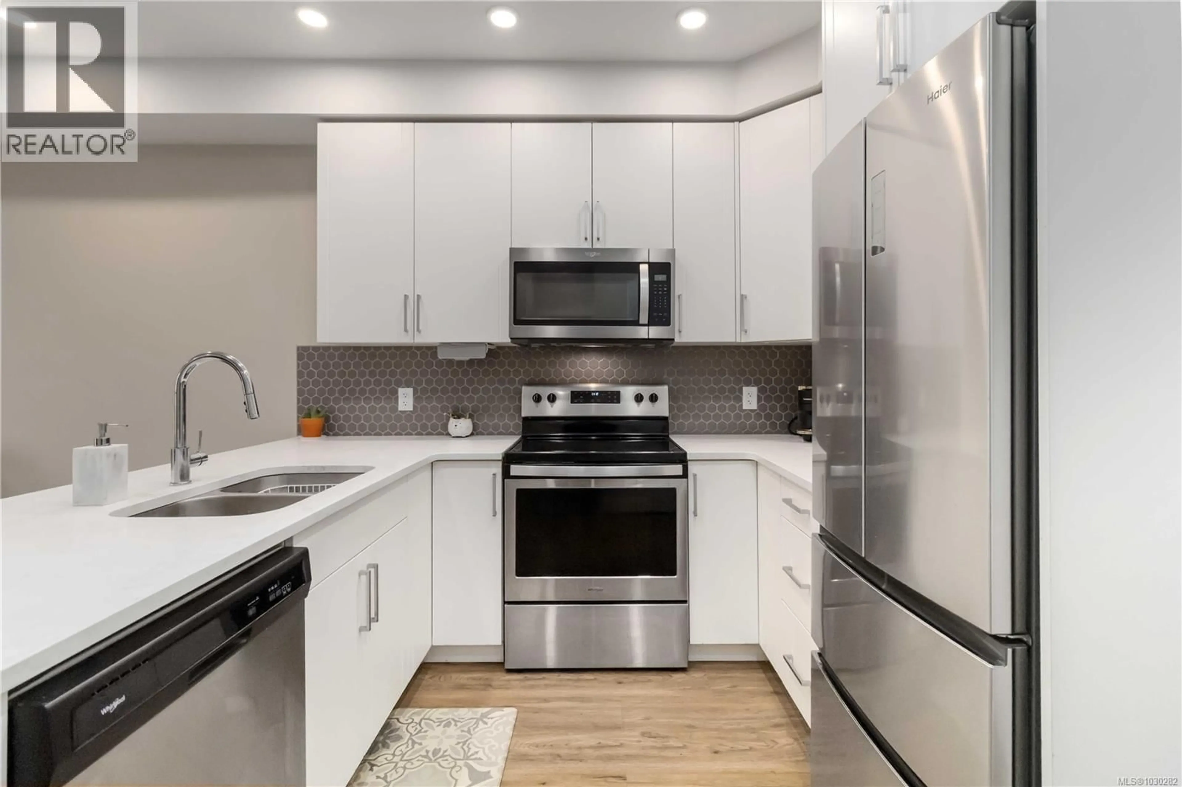 Unknown for 107 - 280 ISLAND HIGHWAY, View Royal British Columbia V9B1G5