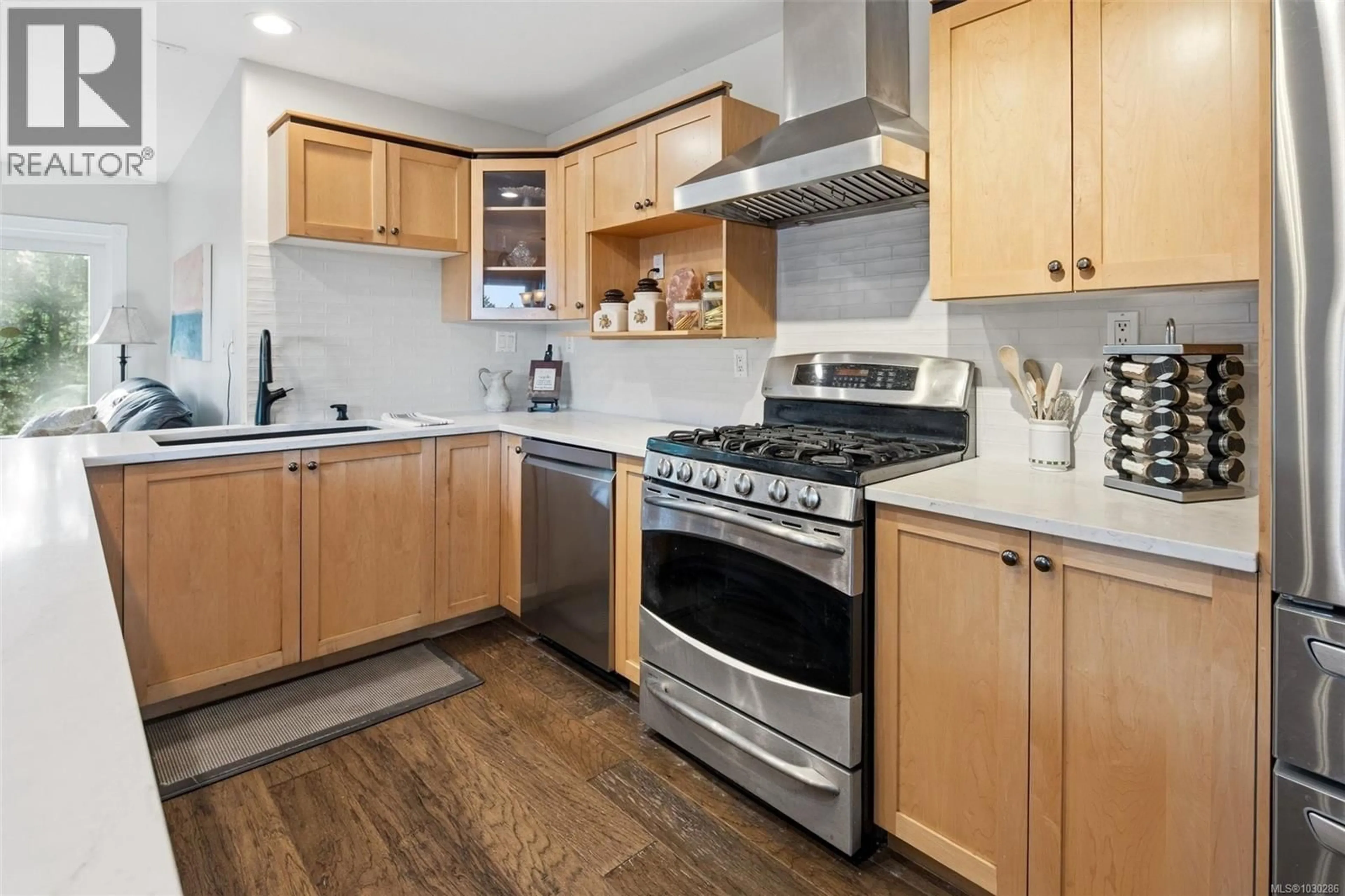 Standard kitchen, unknown for 2035 GOURMAN PLACE, Langford British Columbia V9B6A9