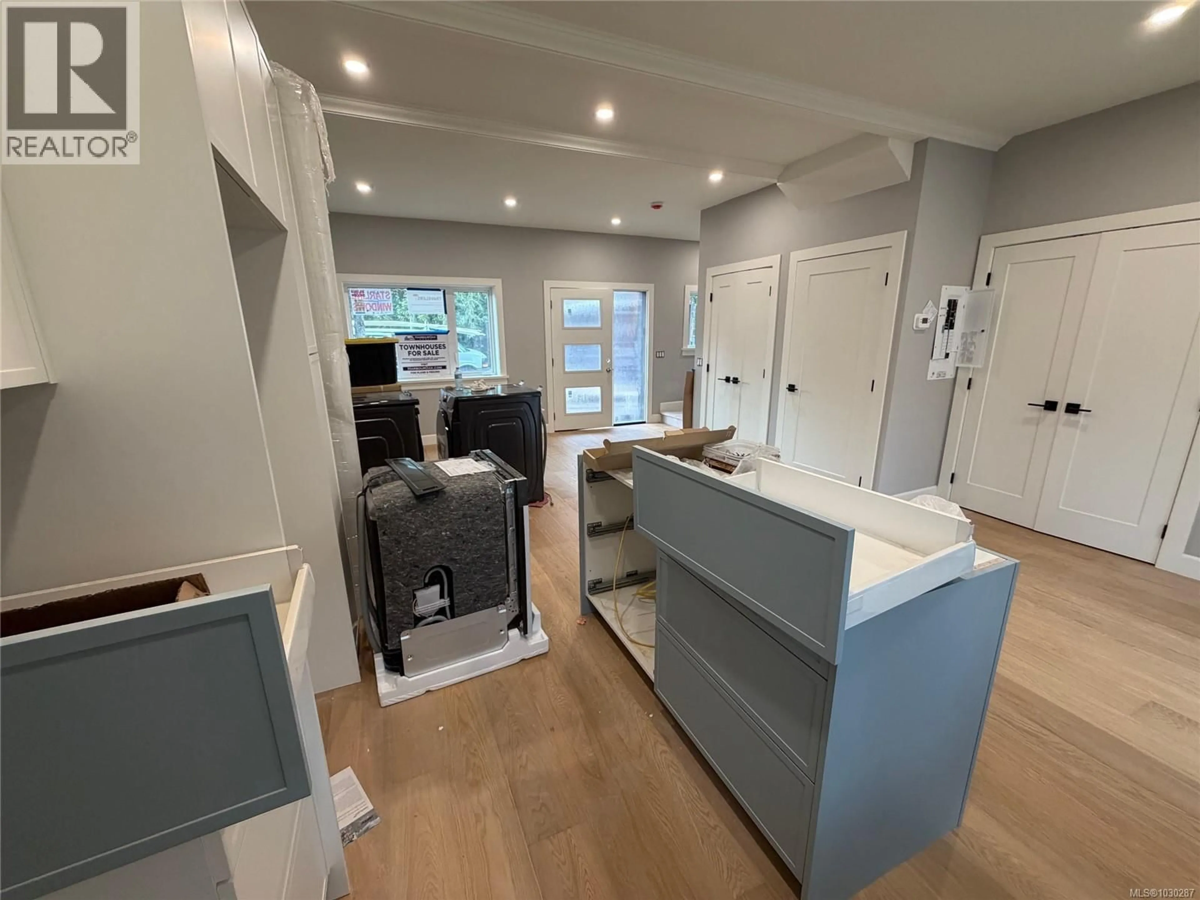 Open concept kitchen, unknown for 3 - 1048 CLARKE ROAD, Central Saanich British Columbia V8M1C7