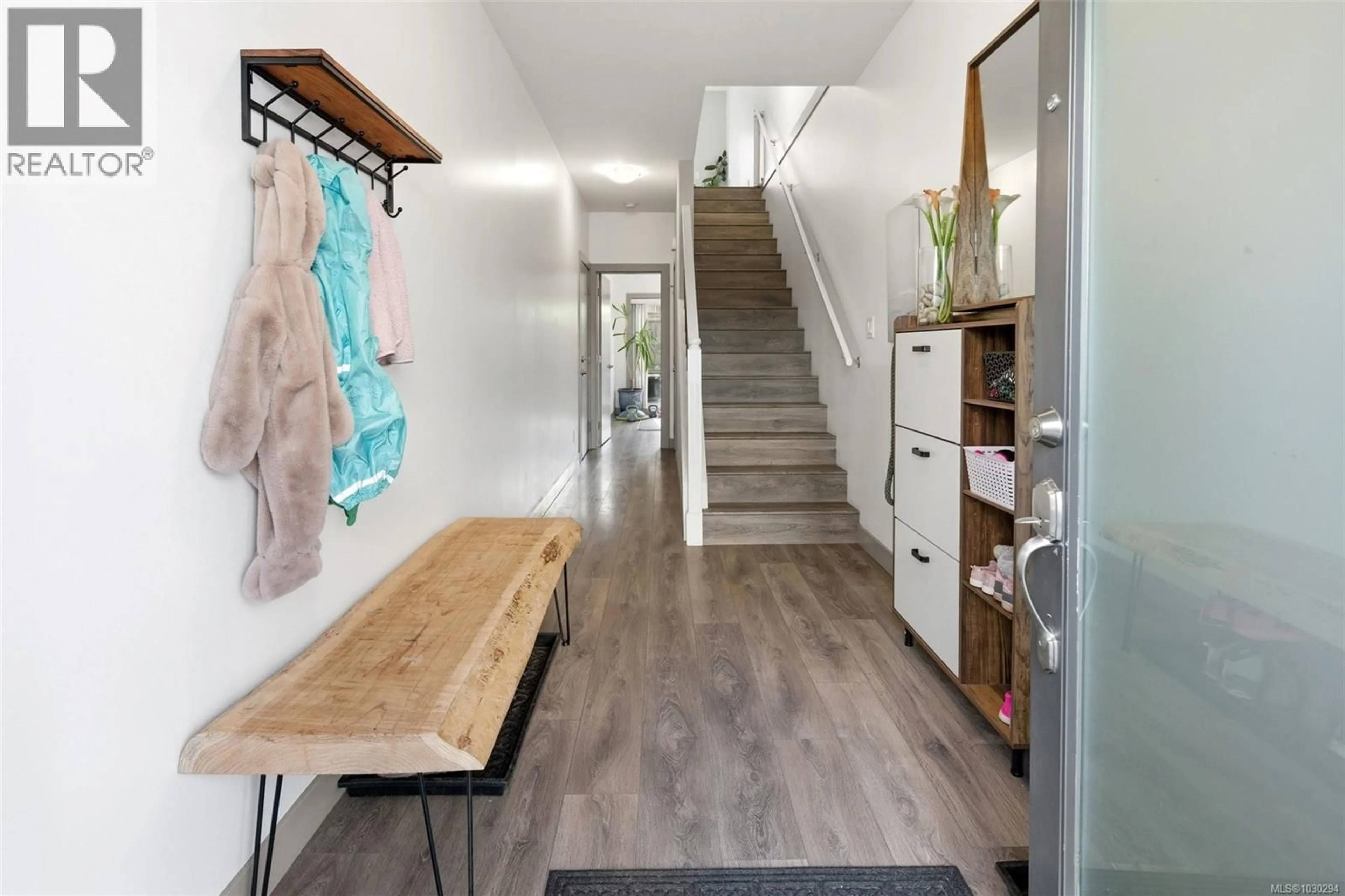 Indoor entryway for 103 - 687 STRANDLUND AVENUE, Langford British Columbia V9B3G2