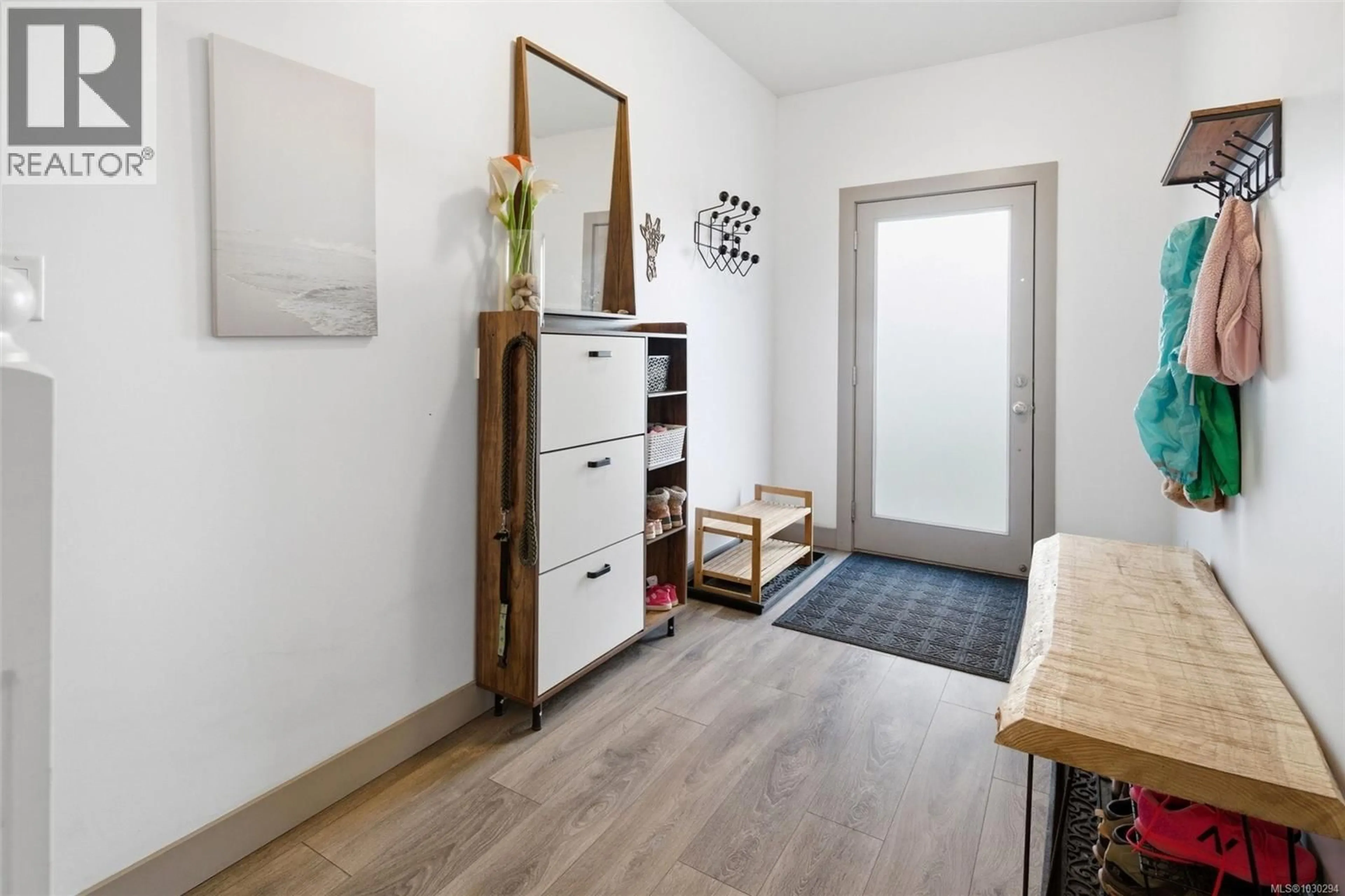 Indoor entryway for 103 - 687 STRANDLUND AVENUE, Langford British Columbia V9B3G2