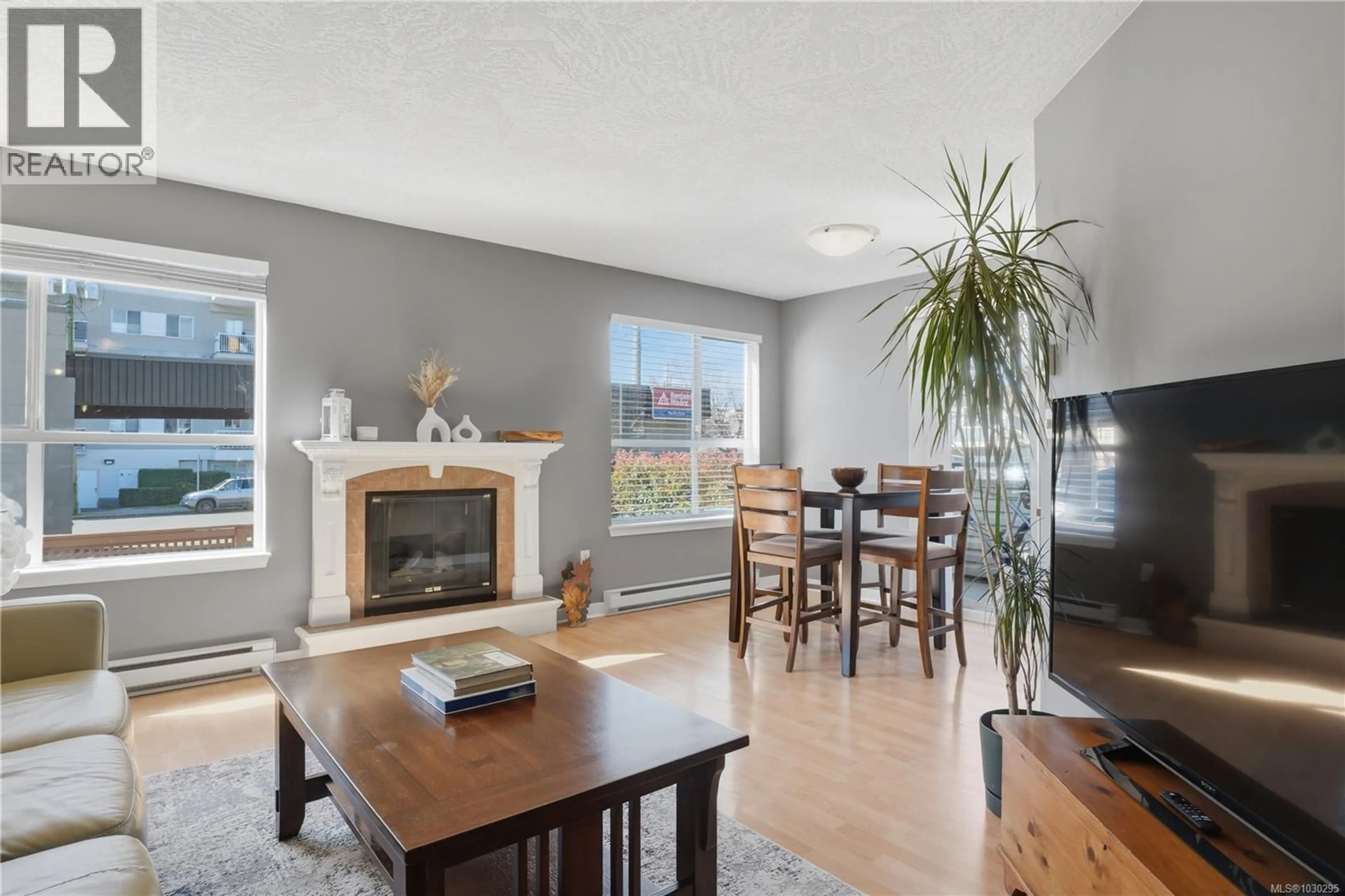 Living room with furniture, wood/laminate floor for 207 - 1055 HILLSIDE AVENUE, Victoria British Columbia V8T2A4