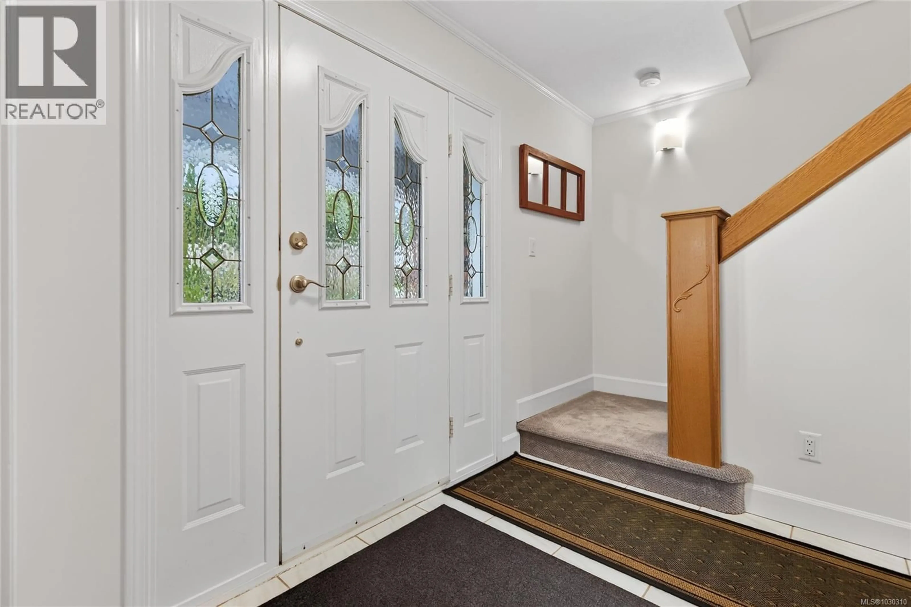 Indoor entryway for 1368 MALAHAT DRIVE, Courtenay British Columbia V9N8B2