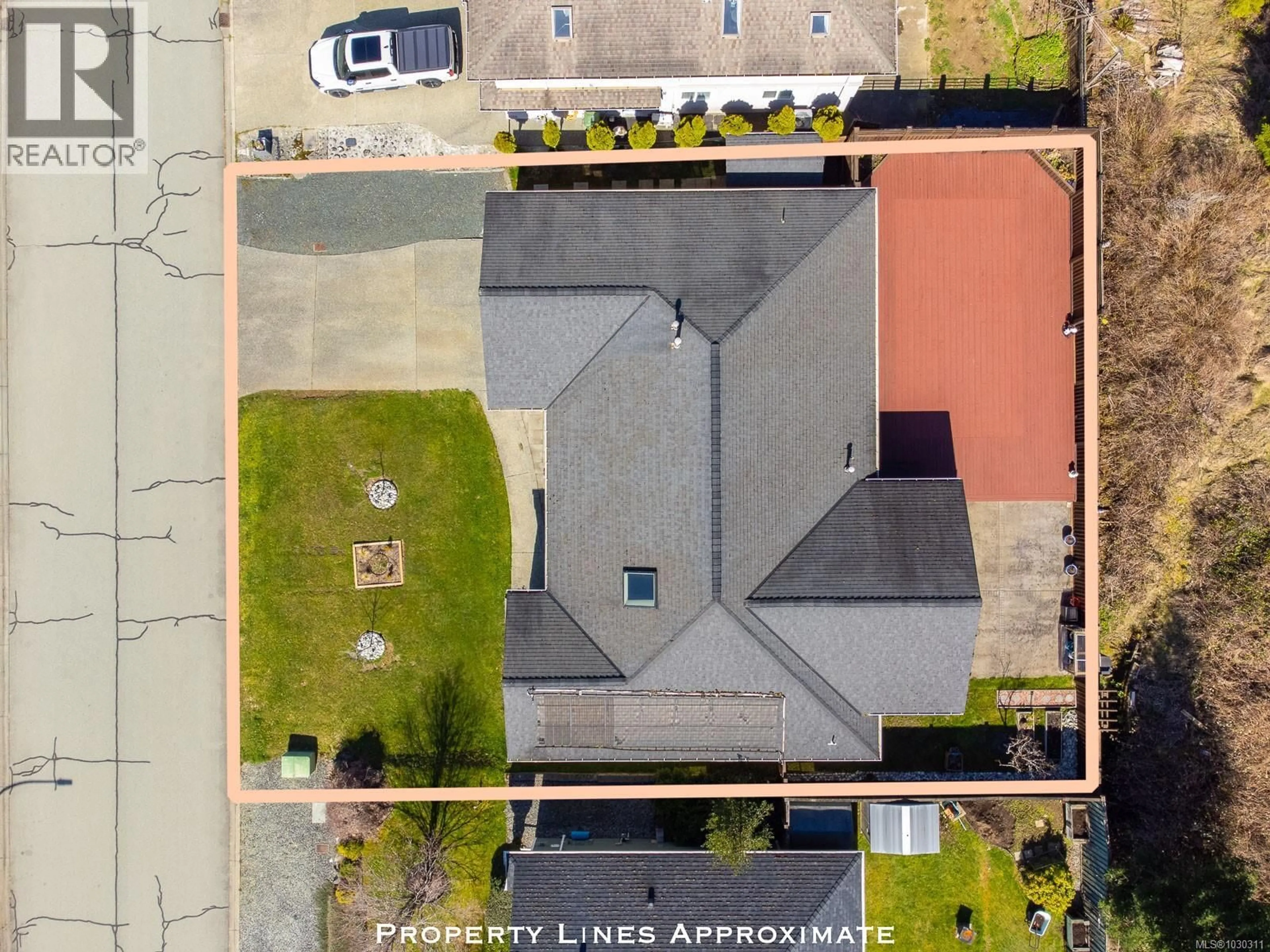 A pic from outside/outdoor area/front of a property/back of a property/a pic from drone, street for 3845 WHITTLESTONE AVENUE, Port Alberni British Columbia V9Y8C8