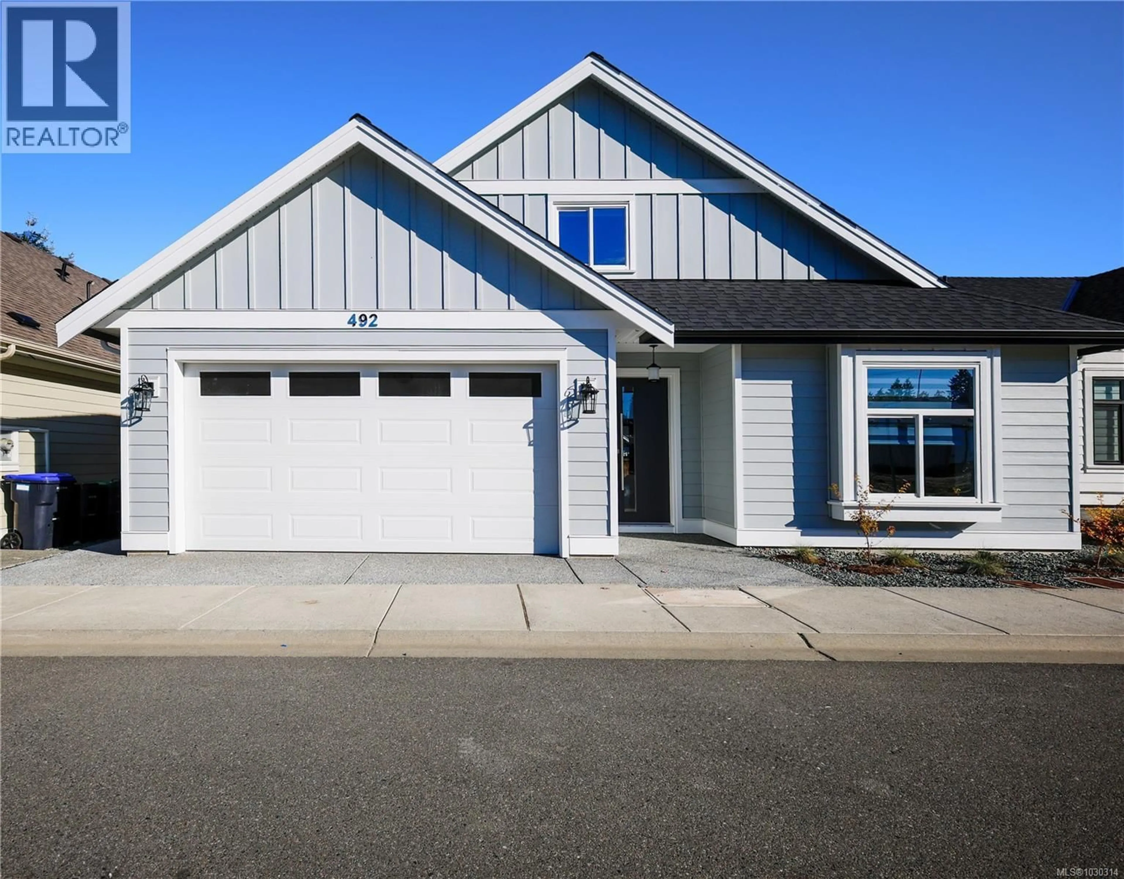 Home with vinyl exterior material, street for 492 HAMPSTEAD STREET, Parksville British Columbia V9P0G5