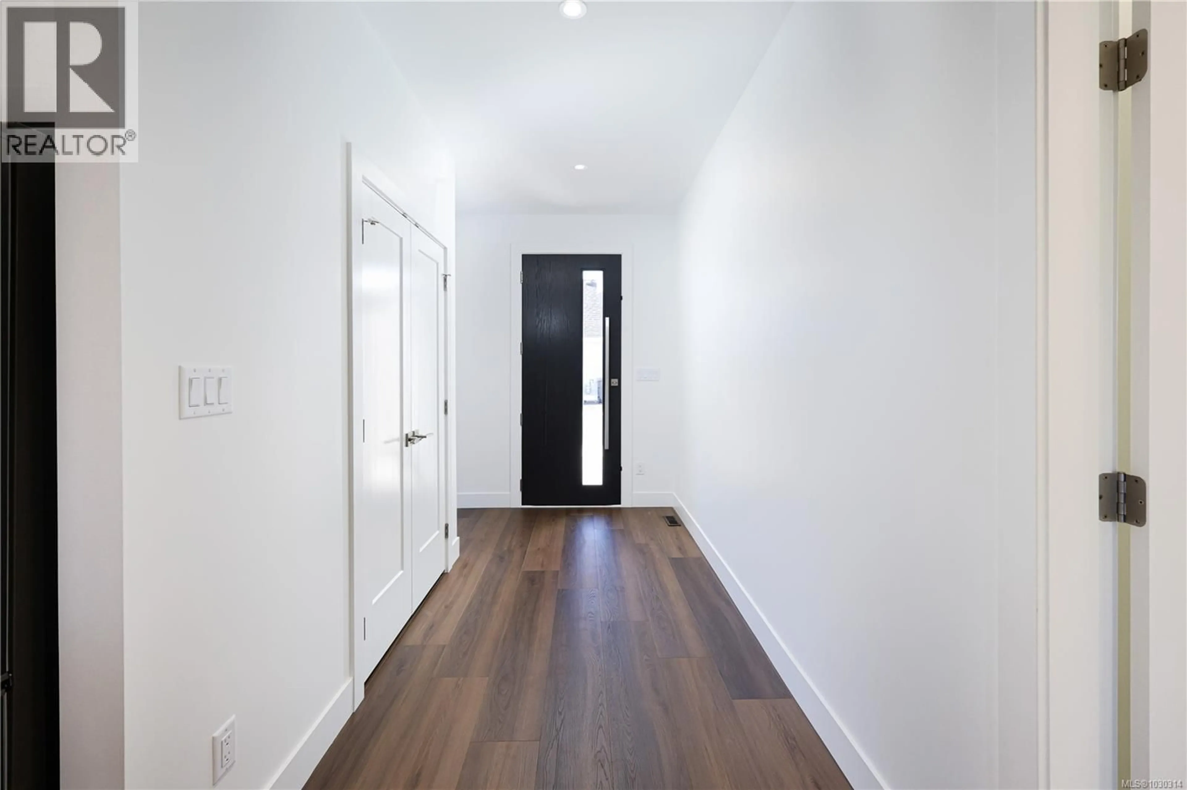 Indoor entryway for 492 HAMPSTEAD STREET, Parksville British Columbia V9P0G5