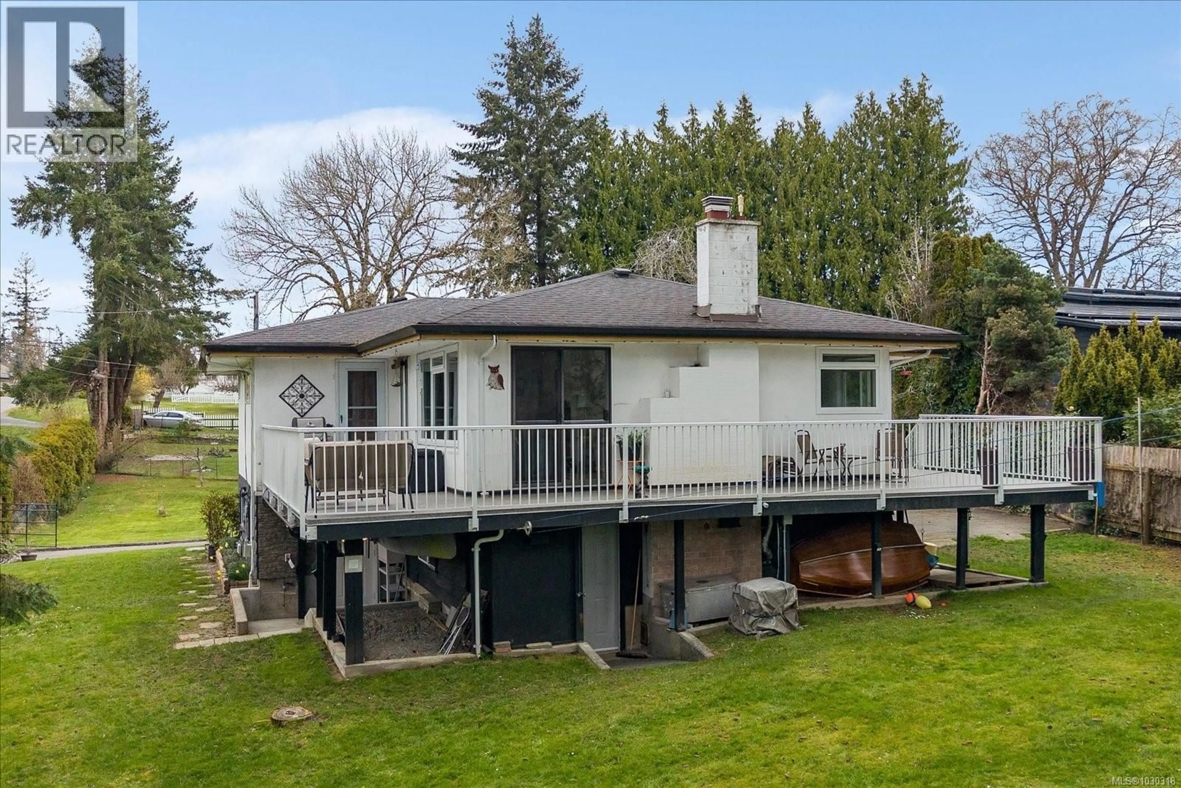 A pic from outside/outdoor area/front of a property/back of a property/a pic from drone, unknown for 1694 GERRAND ROAD, Nanaimo British Columbia V9X1L4