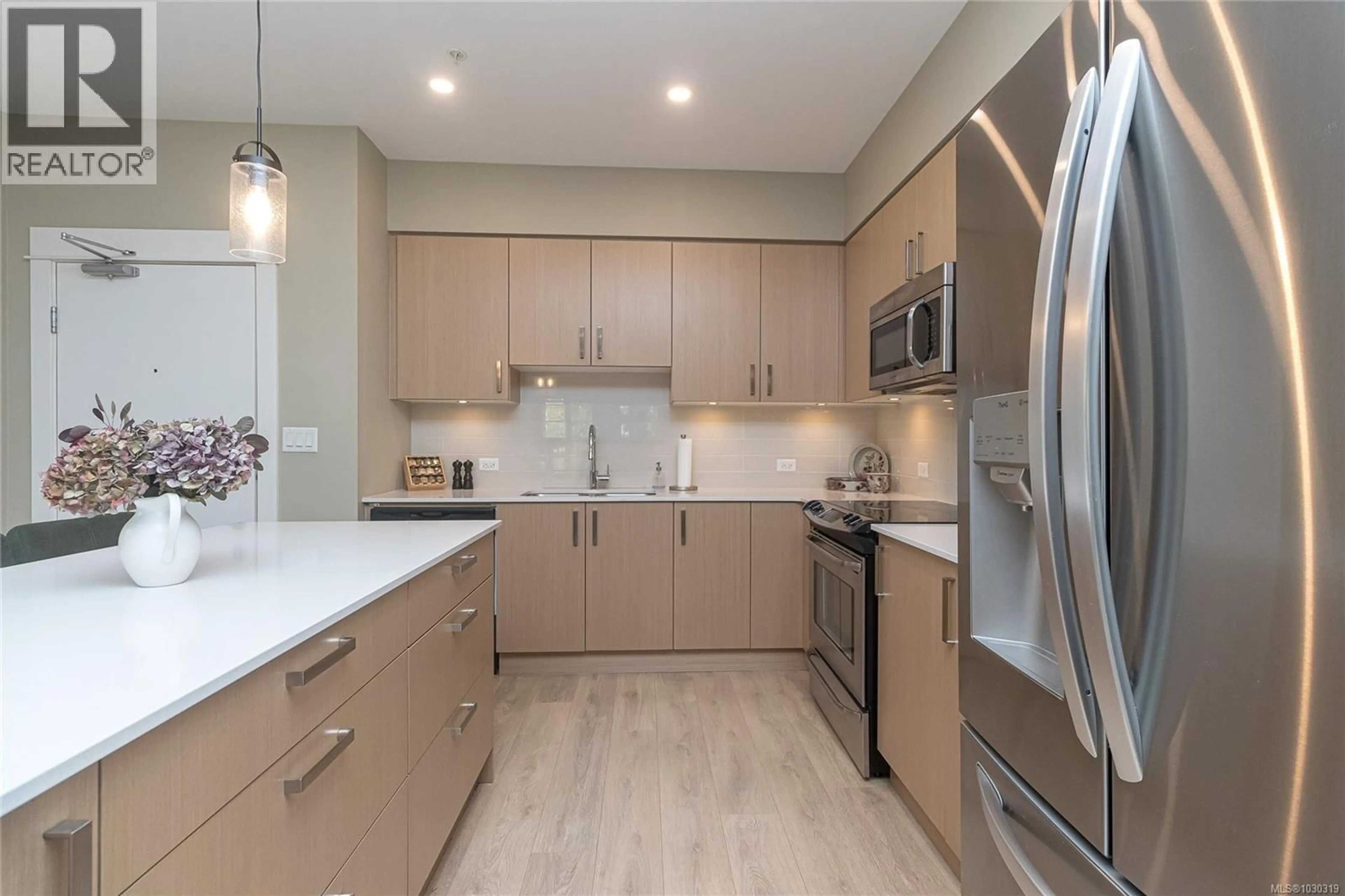Contemporary kitchen, unknown for 303 - 290 WILFERT ROAD, View Royal British Columbia V9C0H6