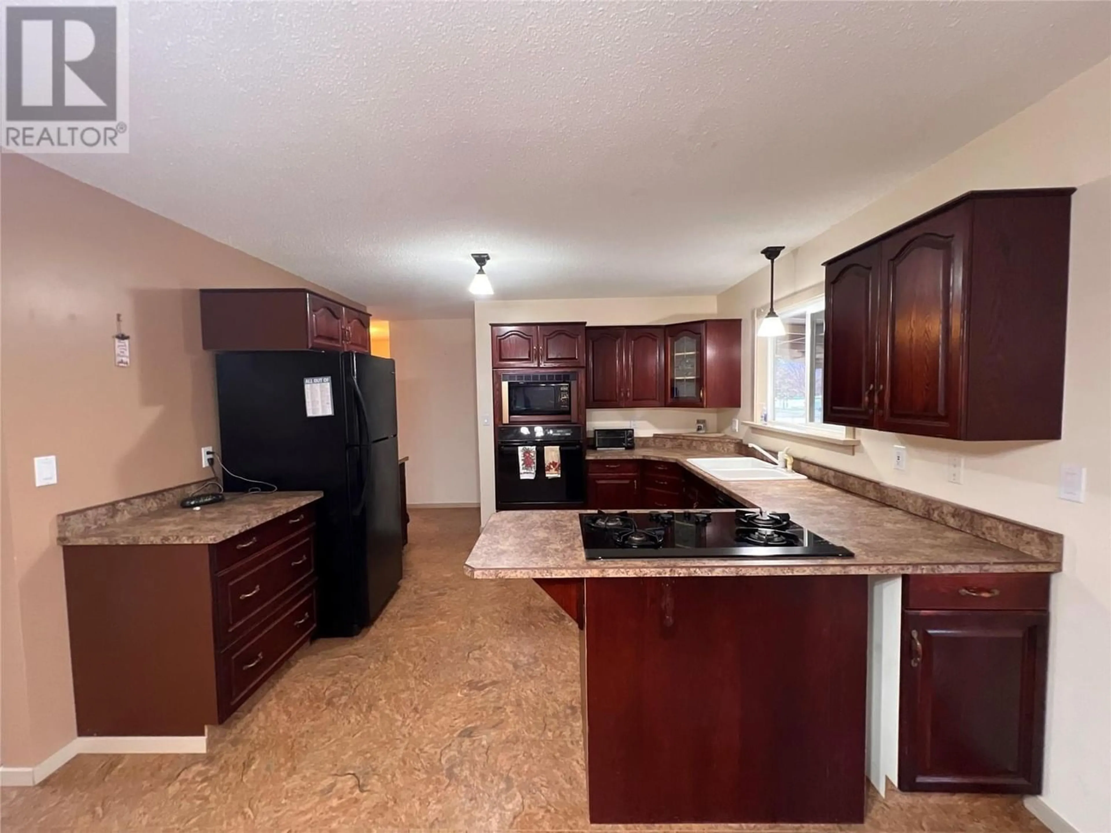 Standard kitchen for 370 Edith Gay Road, Kelowna British Columbia V1X4S4