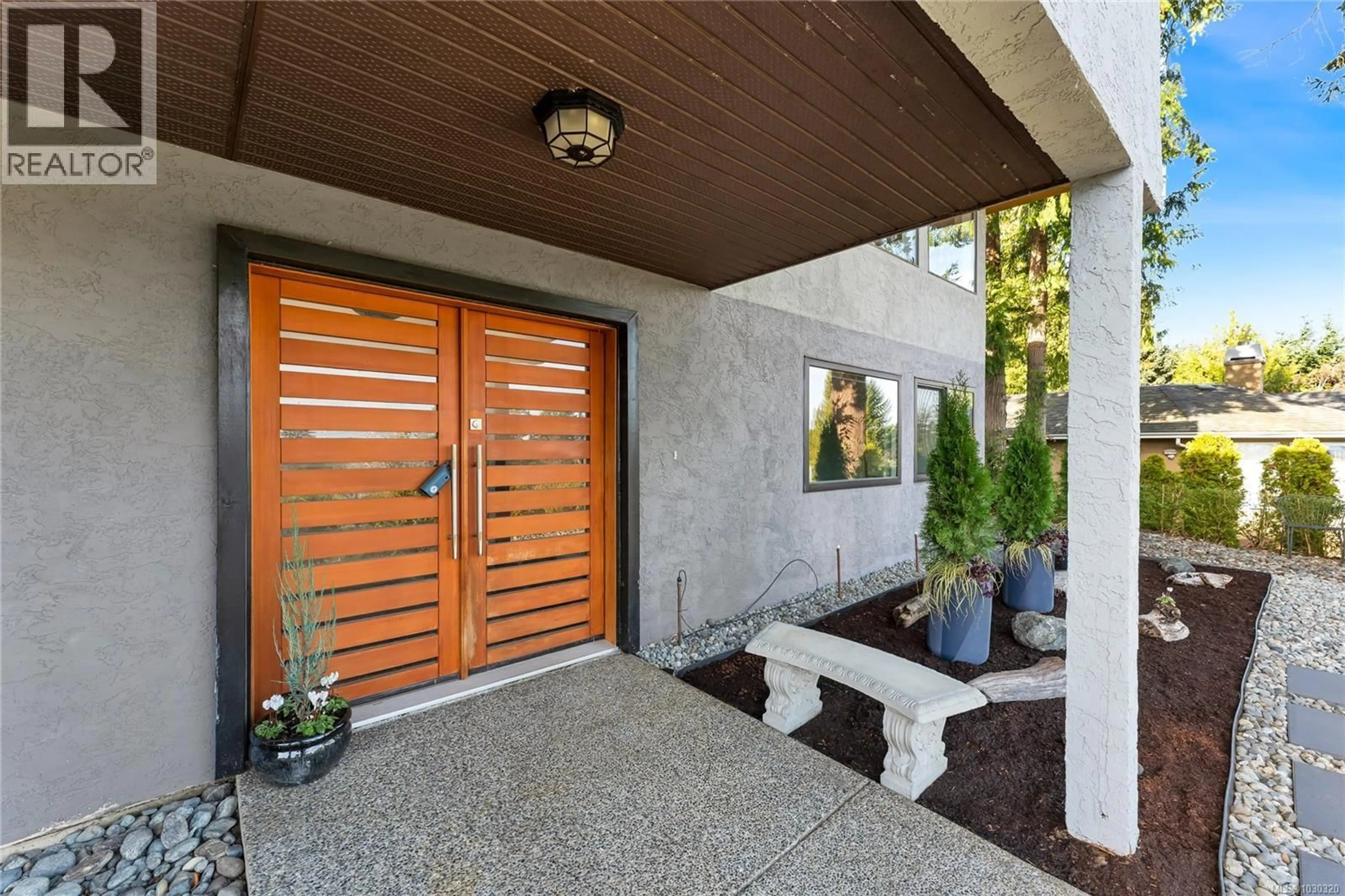 Indoor entryway for 5198 BECKTON ROAD, Saanich British Columbia V8Y2C1