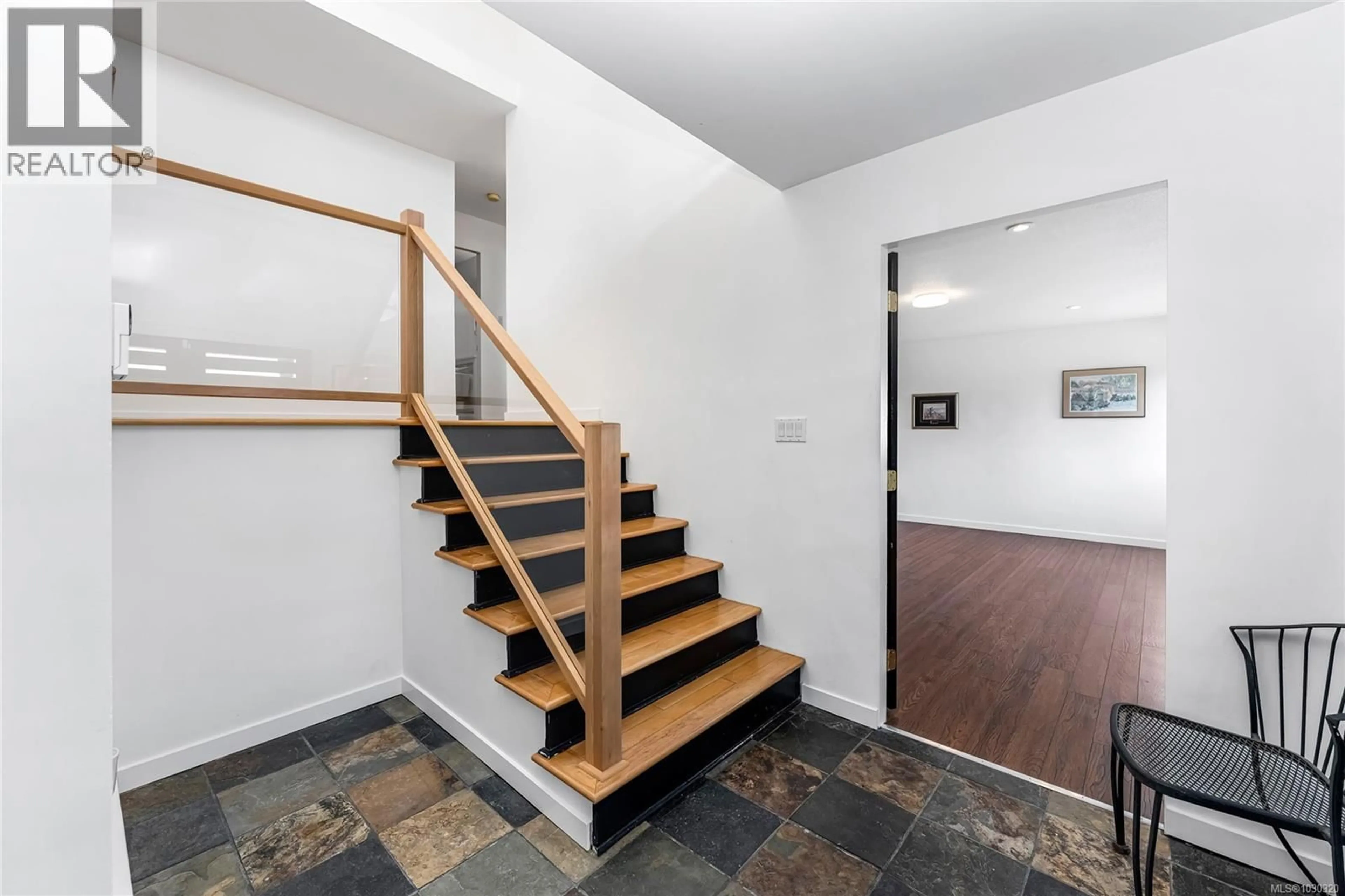 Unknown for 5198 BECKTON ROAD, Saanich British Columbia V8Y2C1