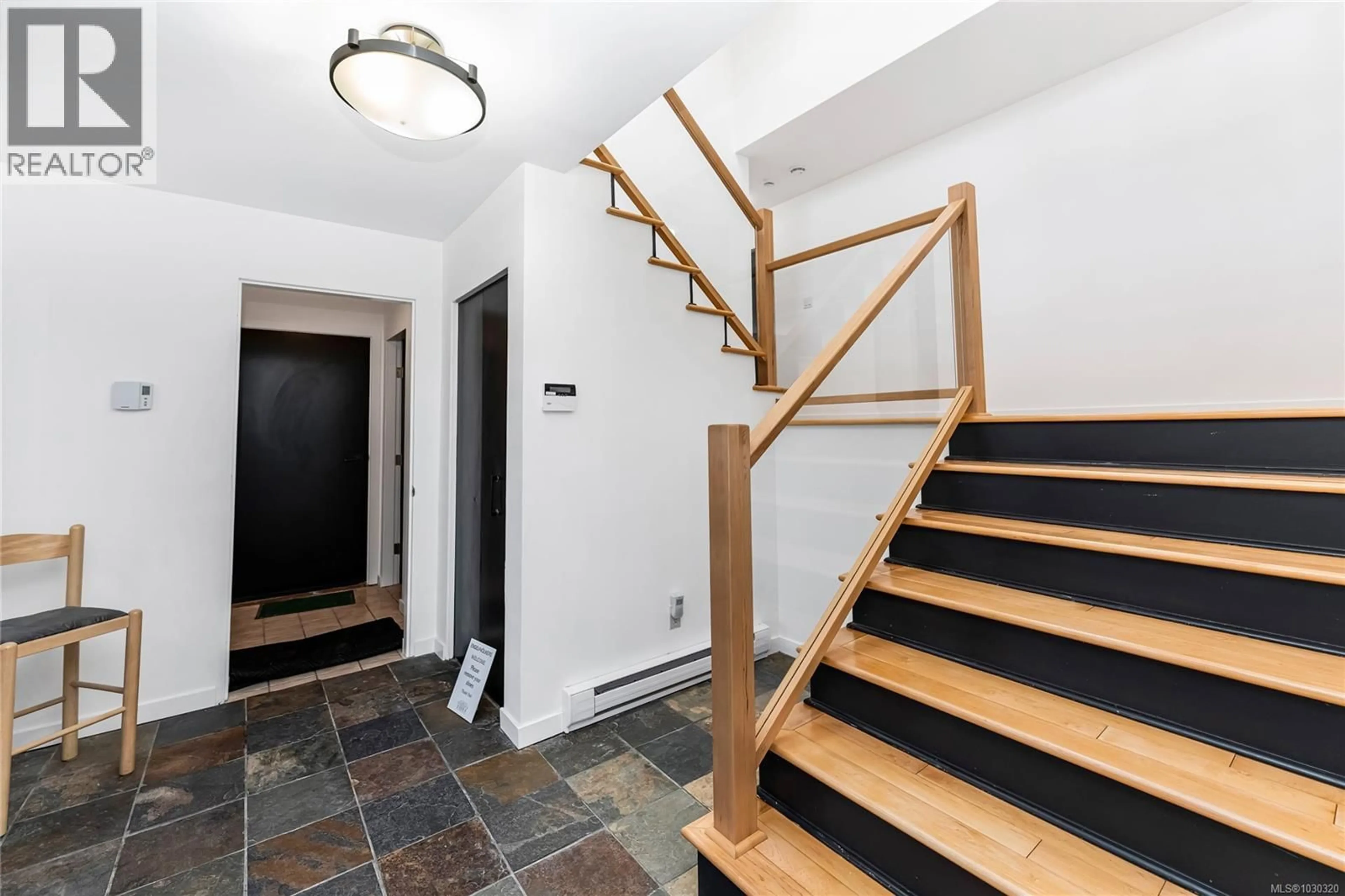 Unknown for 5198 BECKTON ROAD, Saanich British Columbia V8Y2C1