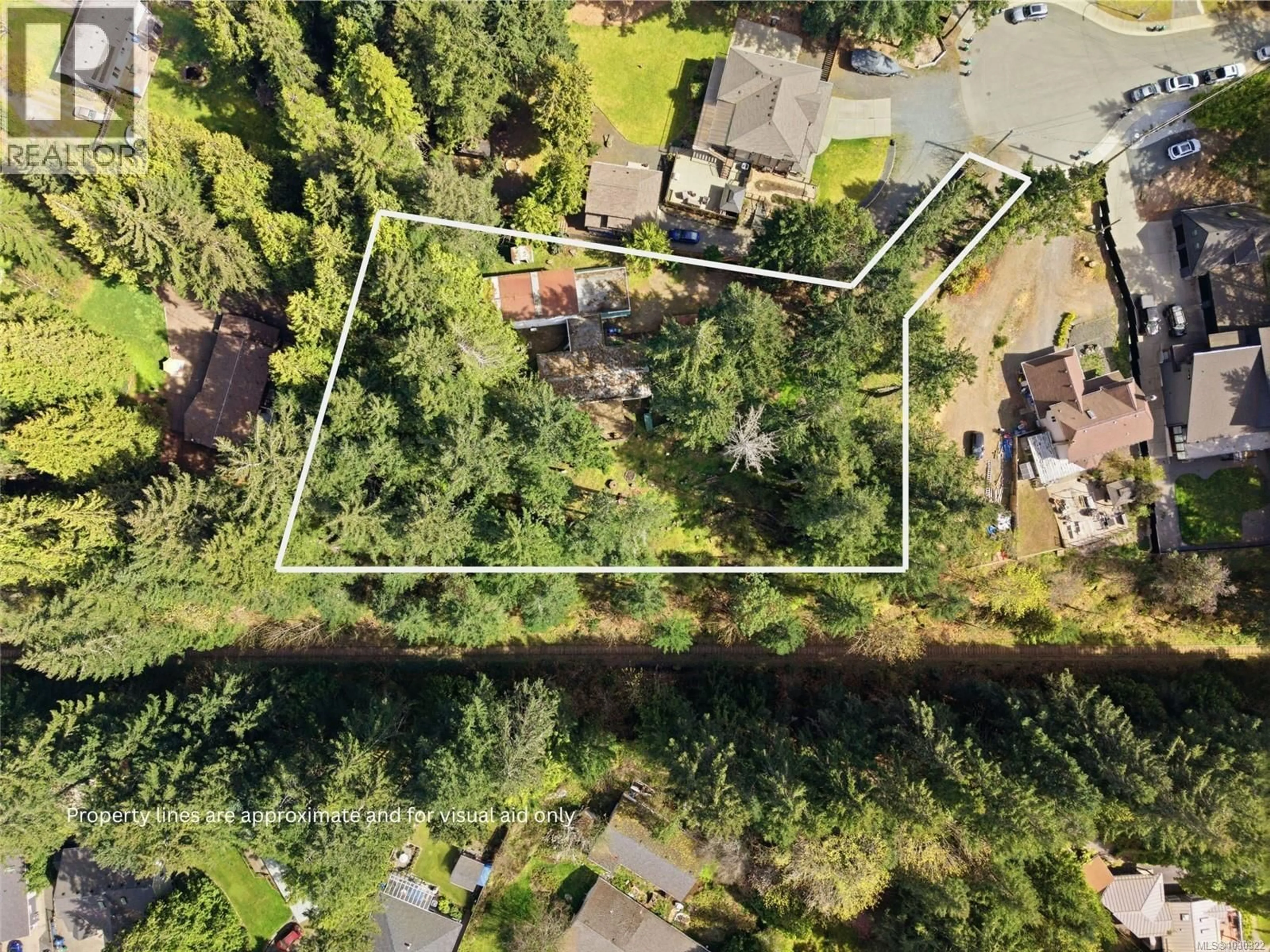 A pic from outside/outdoor area/front of a property/back of a property/a pic from drone, street for 69 LAKE PLACE, Nanaimo British Columbia V9T5S1